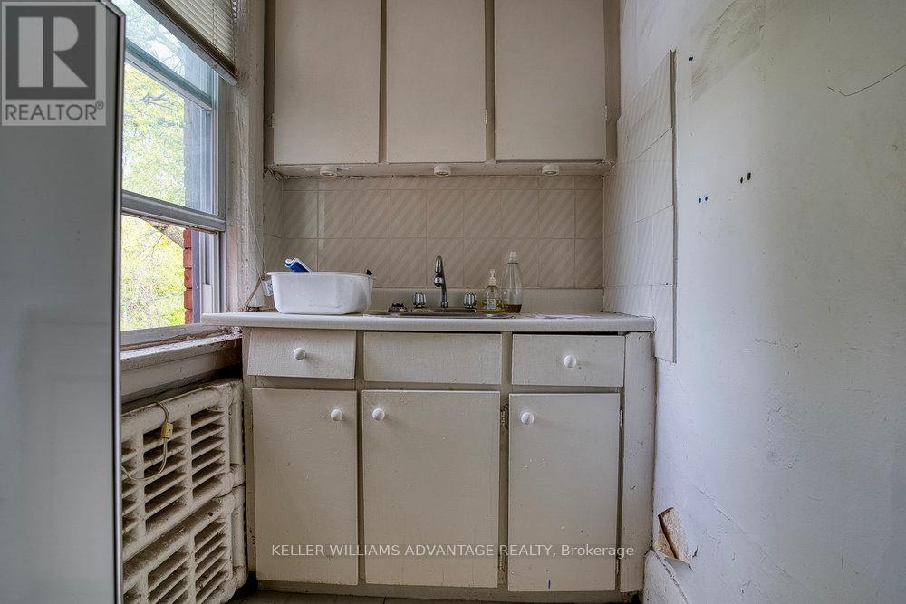 43 Dewson Street, Toronto, Ontario  M6H 1G6 - Photo 30 - C12160234