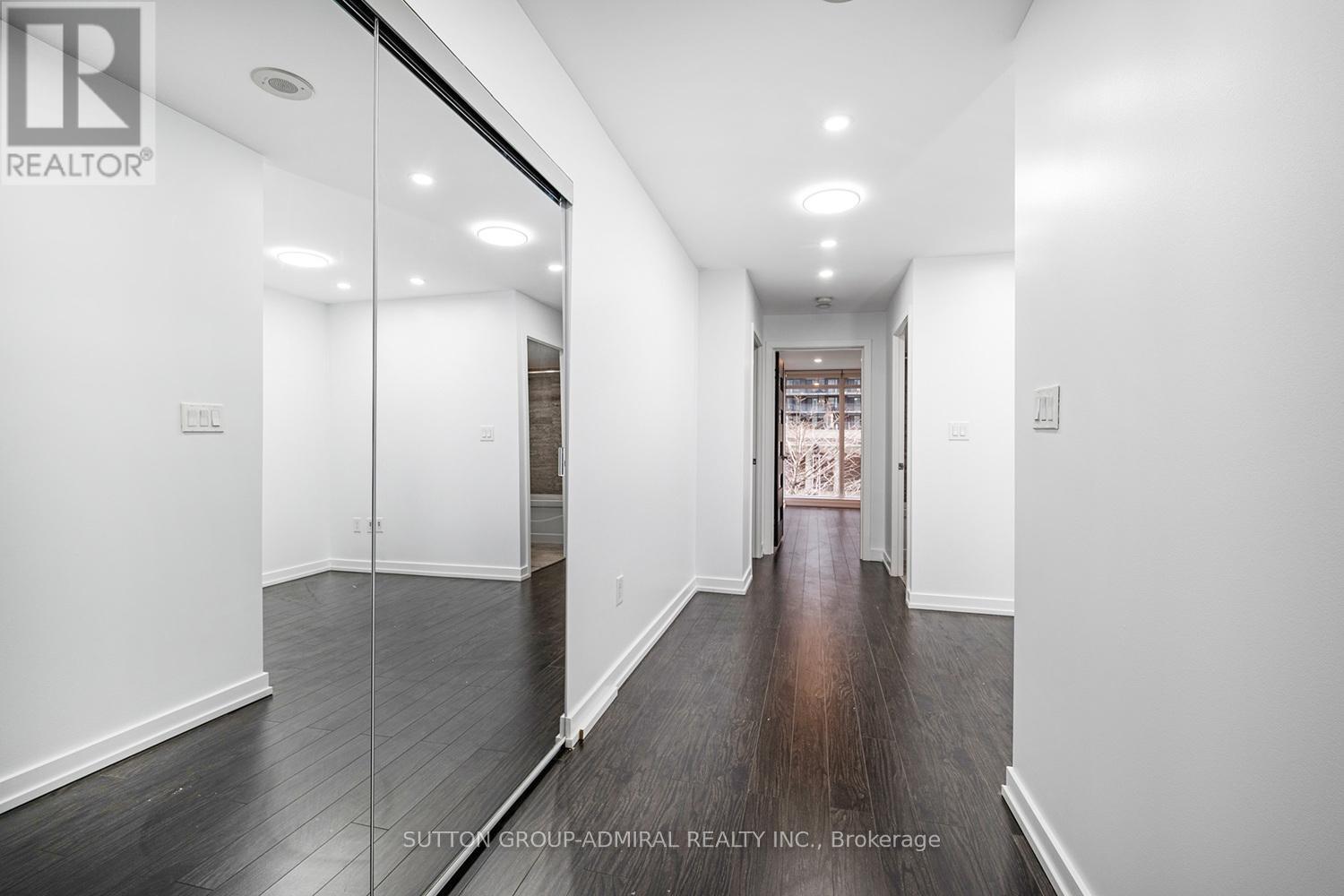 G20 - 18 Capreol Court, Toronto (Waterfront Communities), Ontario  M5V 4A3 - Photo 13 - C12160269