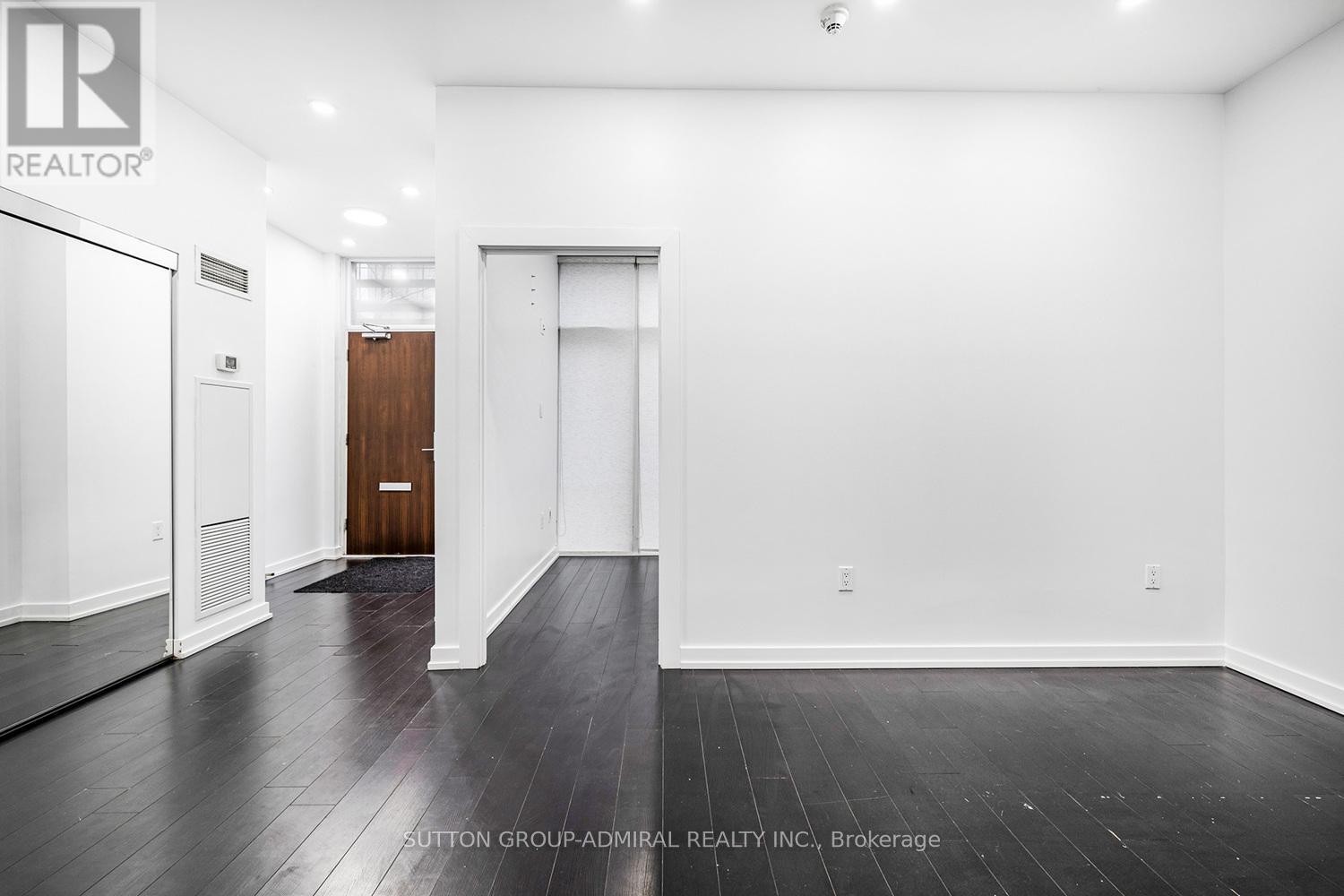 G20 - 18 Capreol Court, Toronto (Waterfront Communities), Ontario  M5V 4A3 - Photo 5 - C12160269