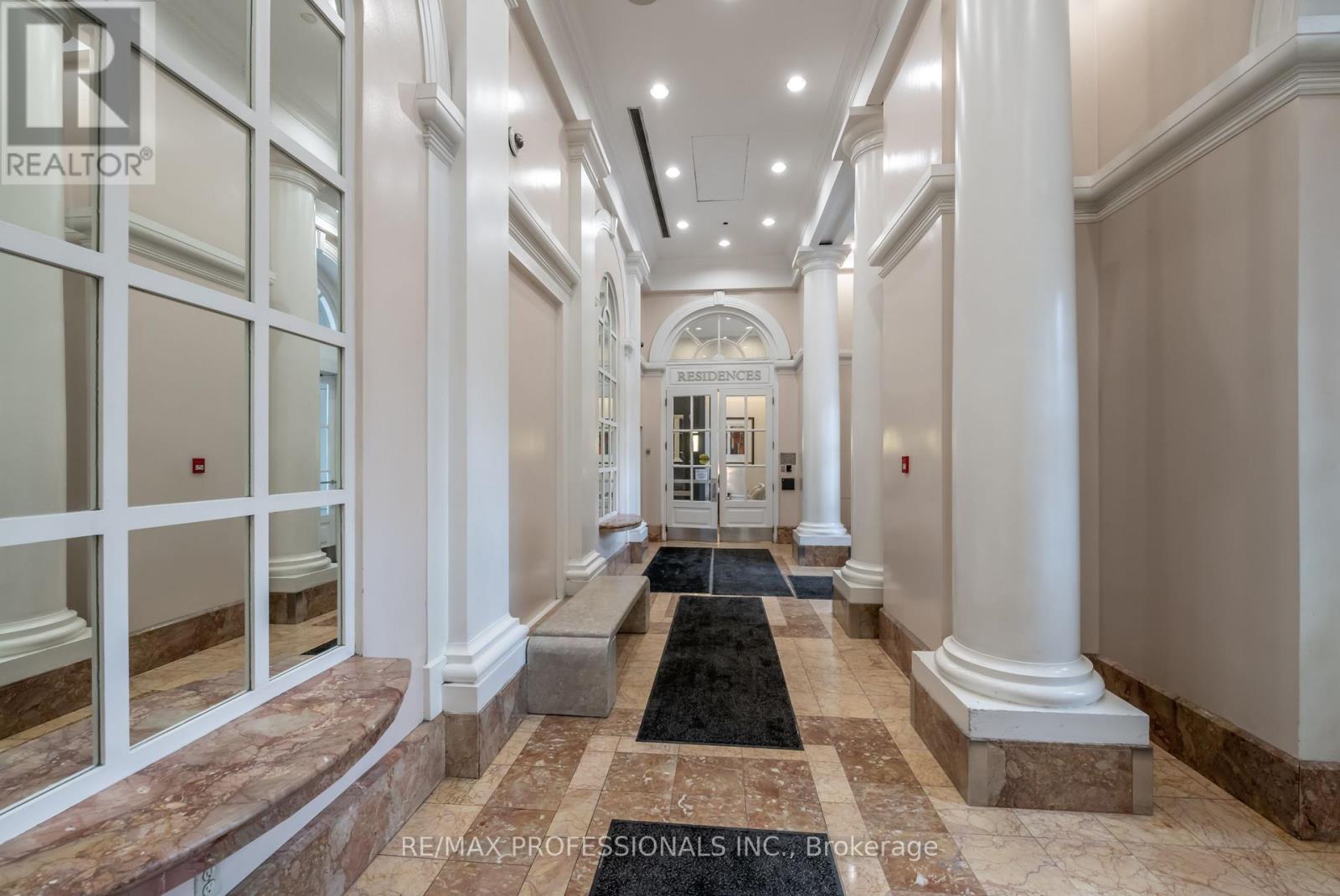 2302 - 25 The Esplanade, Toronto, Ontario  M5E 1W5 - Photo 3 - C12160274