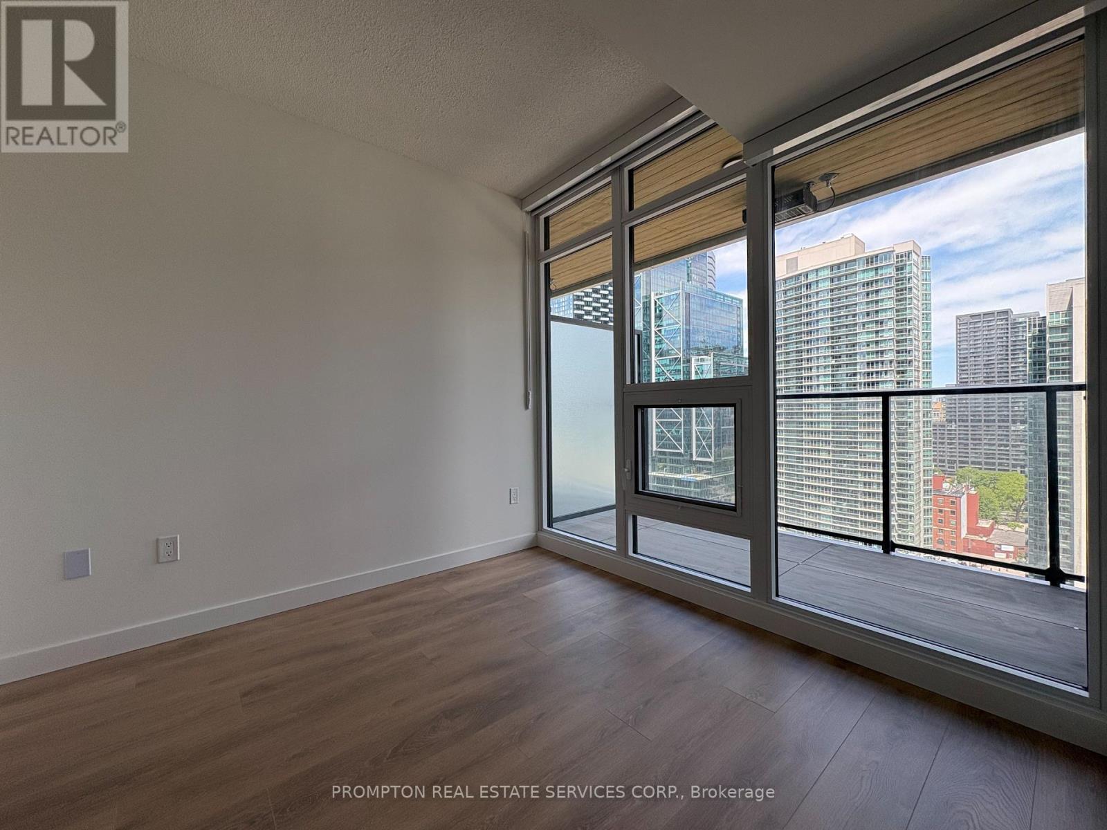 2101 - 1 Concord Cityplace Way, Toronto, Ontario  M5V 0X3 - Photo 6 - C12160339