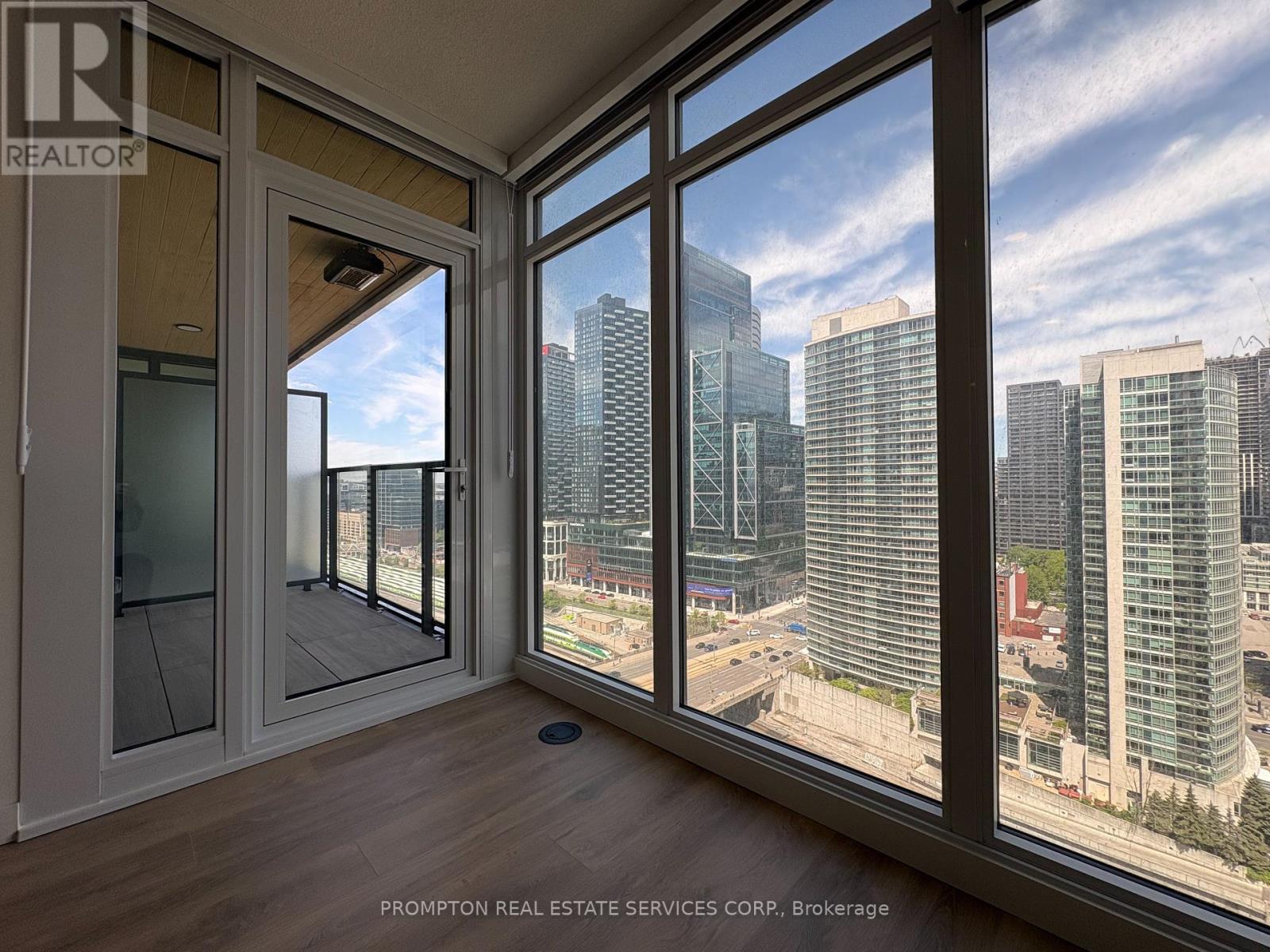 2101 - 1 Concord Cityplace Way, Toronto, Ontario  M5V 0X3 - Photo 8 - C12160339