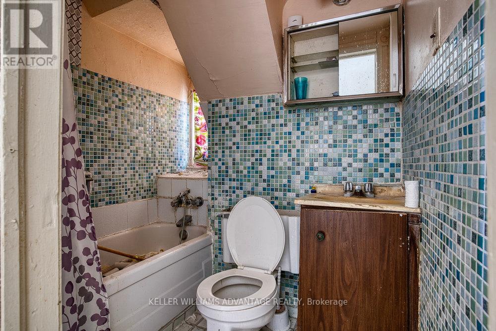 43 Dewson Street, Toronto, Ontario  M6H 1G6 - Photo 19 - C12160363