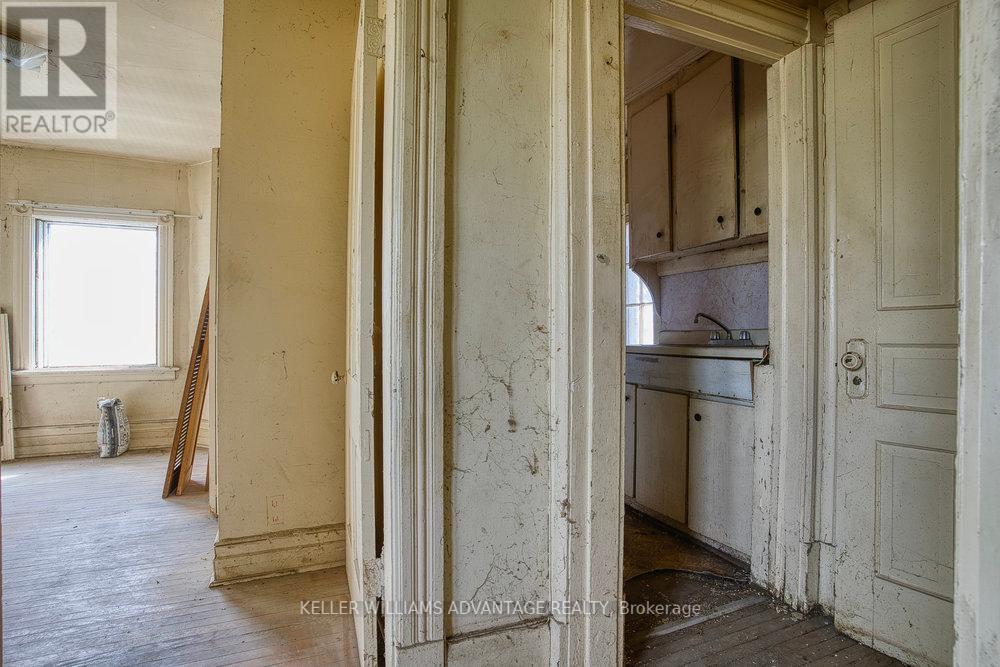 43 Dewson Street, Toronto, Ontario  M6H 1G6 - Photo 9 - C12160363