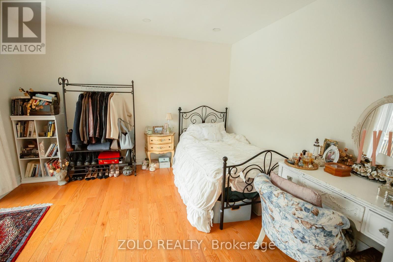 Property at 401 HOUNSLOW AVENUE image 5