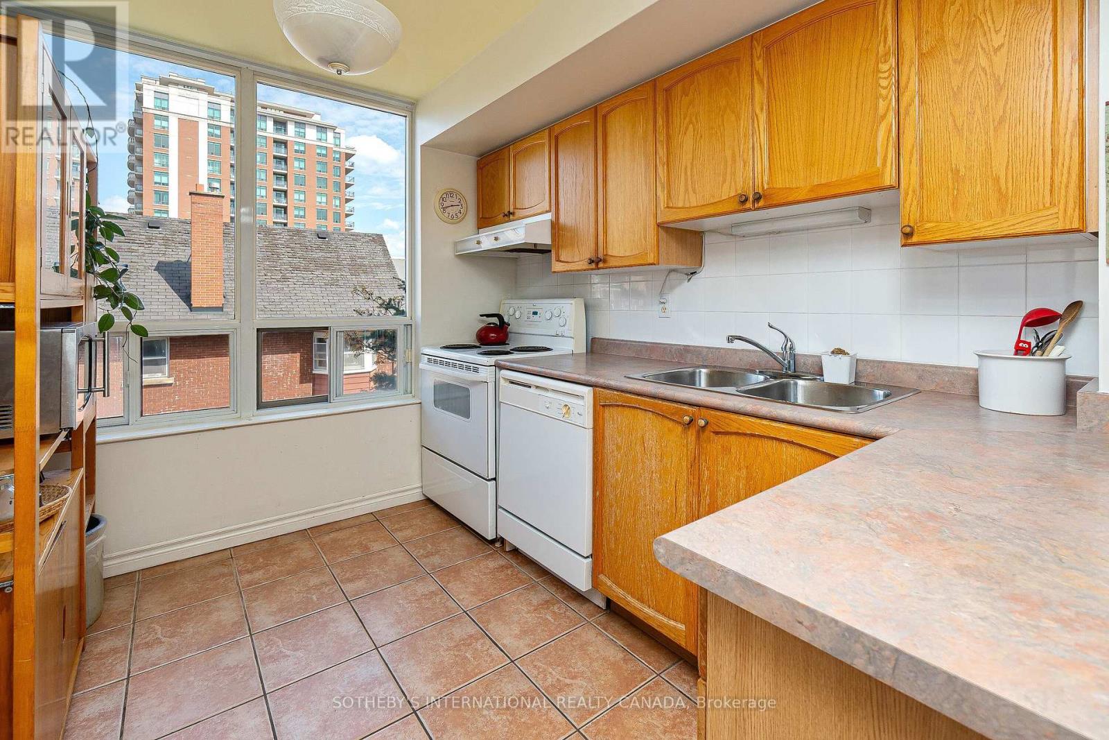 215 - 253 Merton Street, Toronto (Mount Pleasant West), Ontario  M4S 3H2 - Photo 6 - C12160498