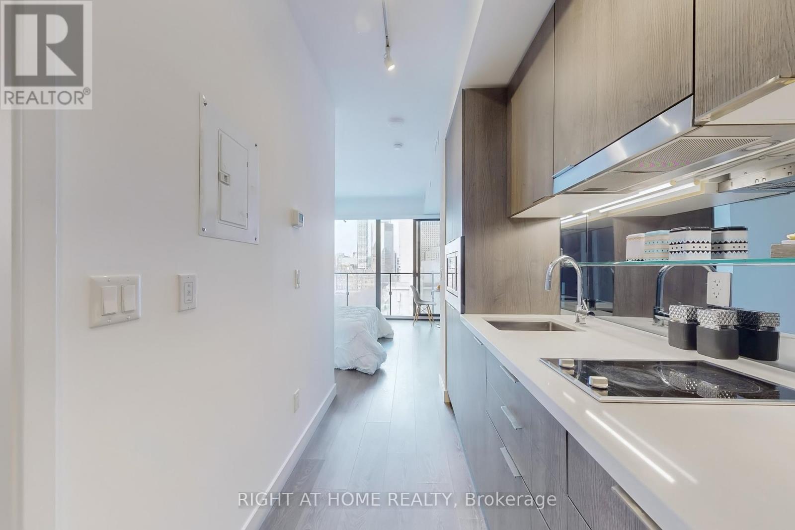 1409 - 215 Queen Street W, Toronto, Ontario  M5V 0P5 - Photo 16 - C12160635