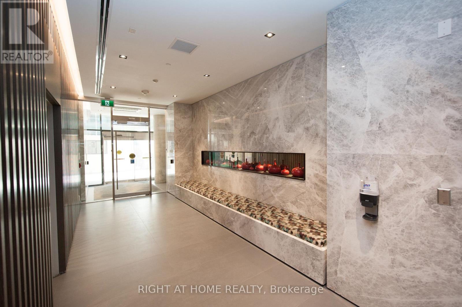 1409 - 215 Queen Street W, Toronto, Ontario  M5V 0P5 - Photo 26 - C12160635