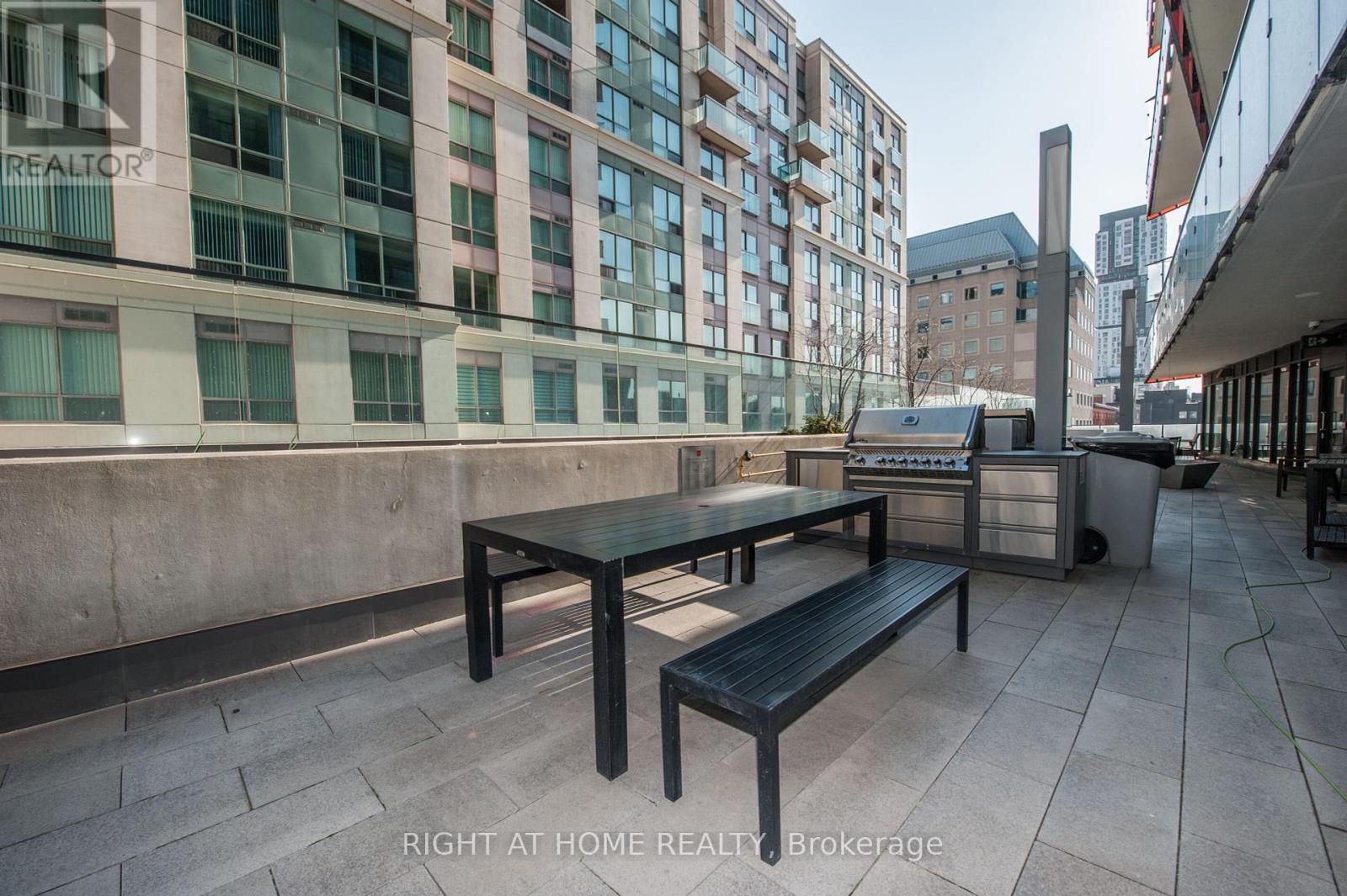 1409 - 215 Queen Street W, Toronto, Ontario  M5V 0P5 - Photo 28 - C12160635