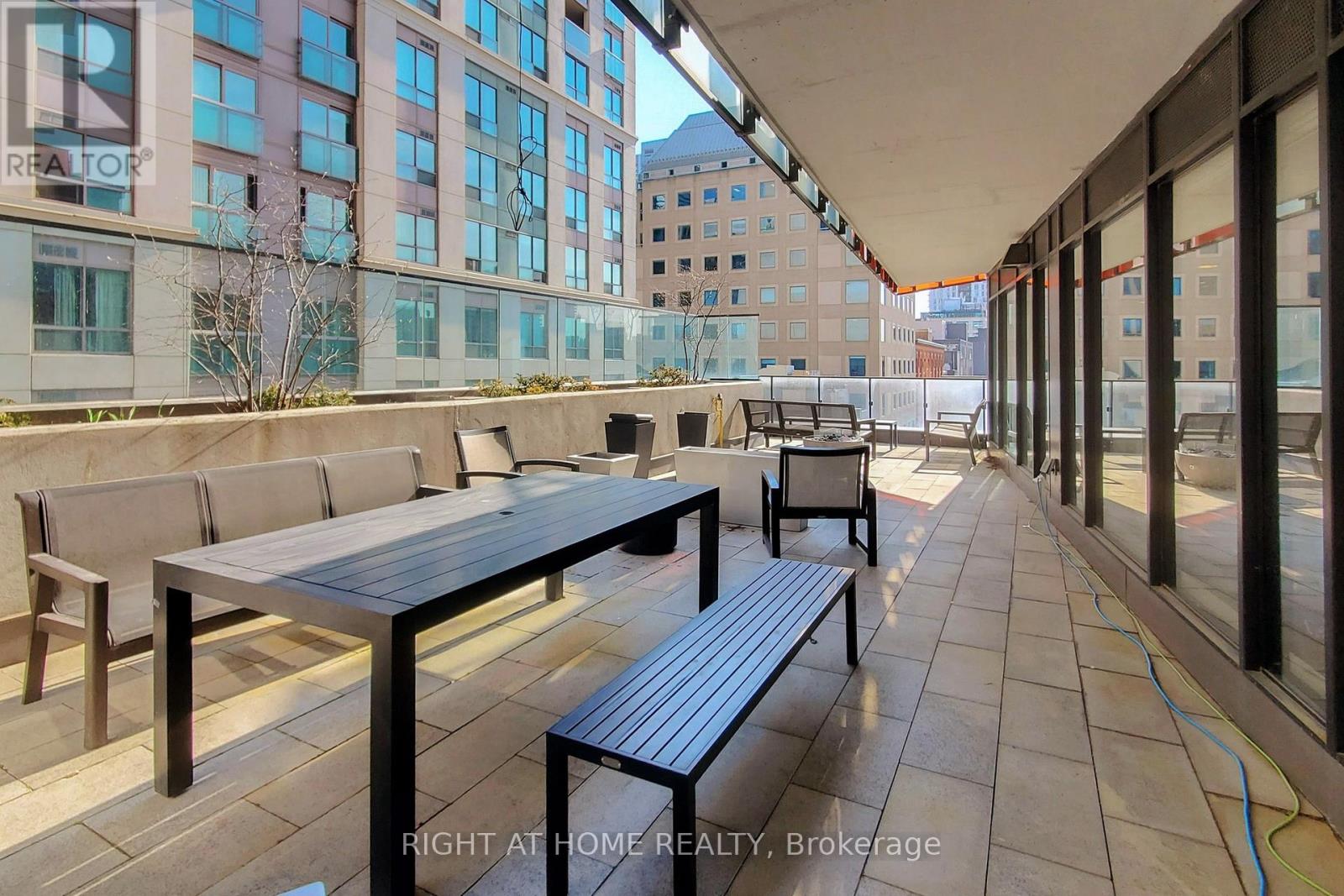 1409 - 215 Queen Street W, Toronto, Ontario  M5V 0P5 - Photo 31 - C12160635