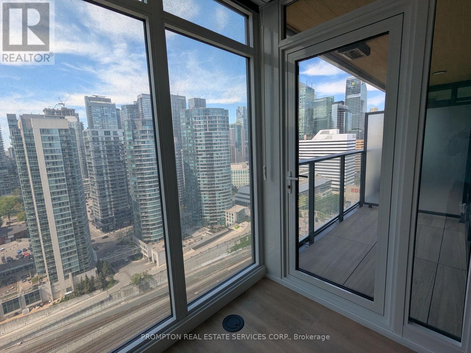 2515 - 1 Concord Cityplace Way, Toronto, Ontario  M5V 0X3 - Photo 11 - C12160715