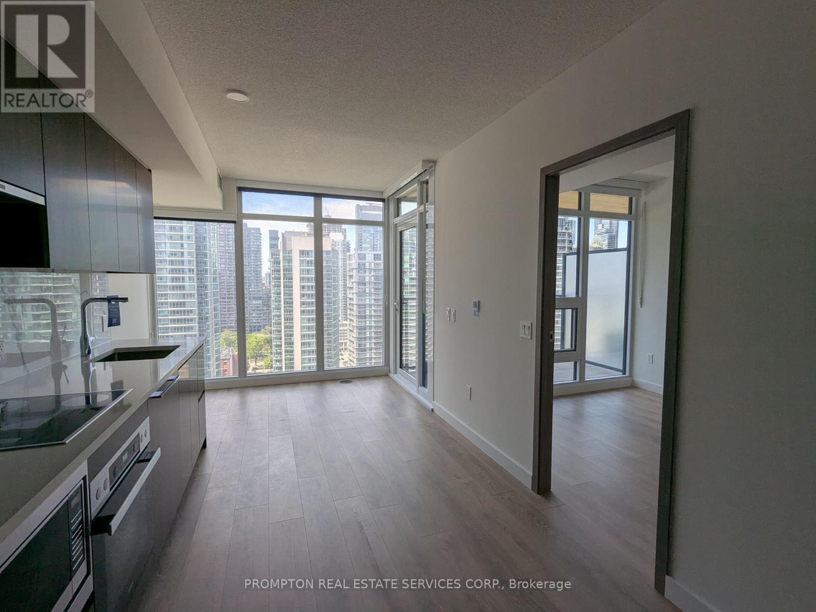 2515 - 1 Concord Cityplace Way, Toronto, Ontario  M5V 0X3 - Photo 3 - C12160715