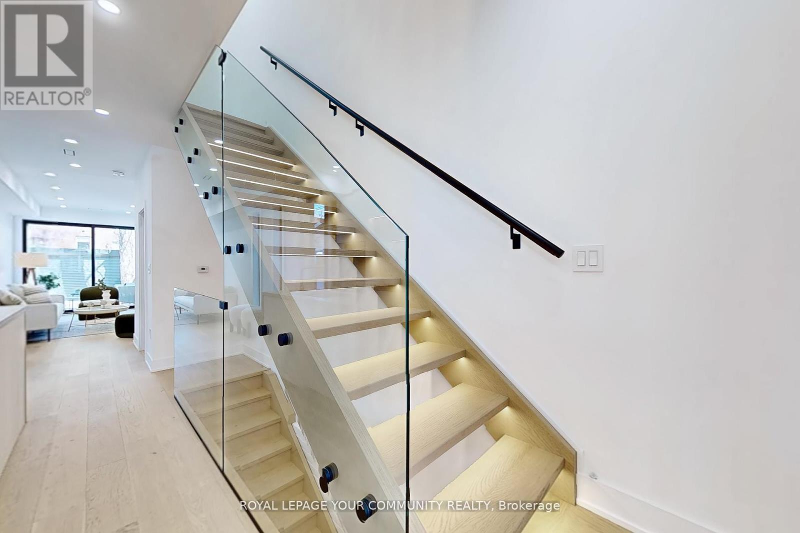 32 Endean Avenue, Toronto, Ontario  M4M 1W6 - Photo 17 - E12159968