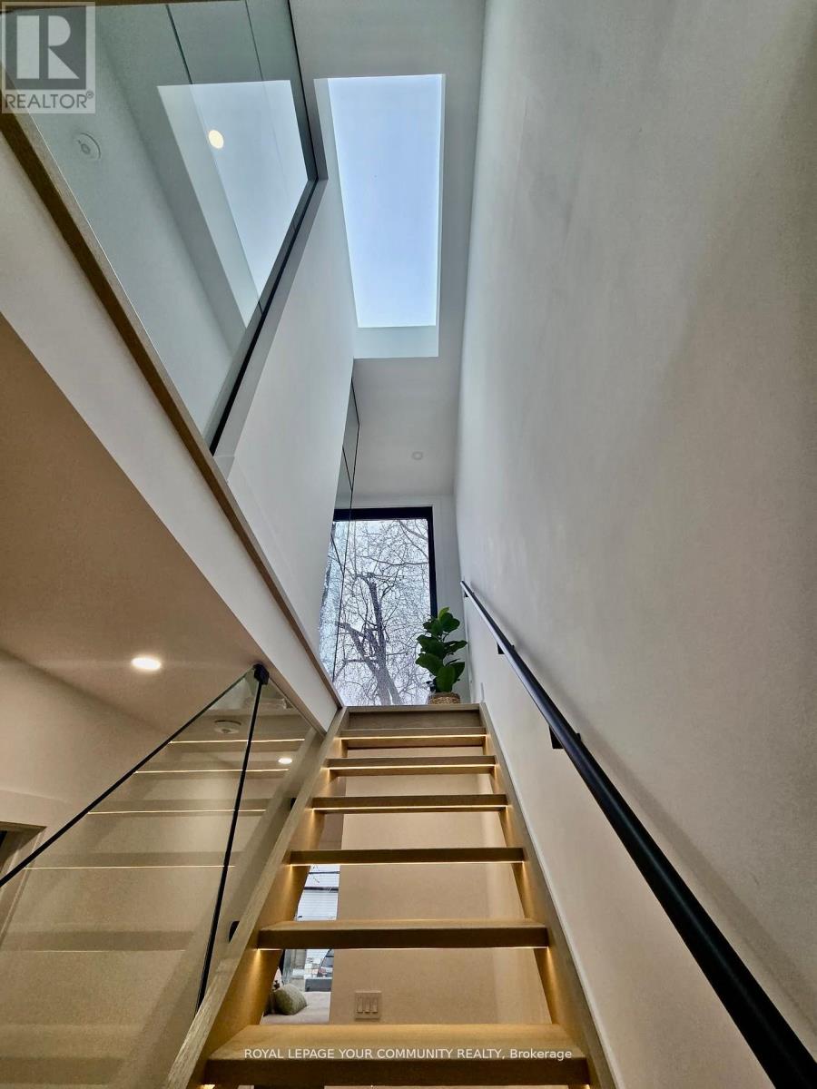 32 Endean Avenue, Toronto, Ontario  M4M 1W6 - Photo 27 - E12159968