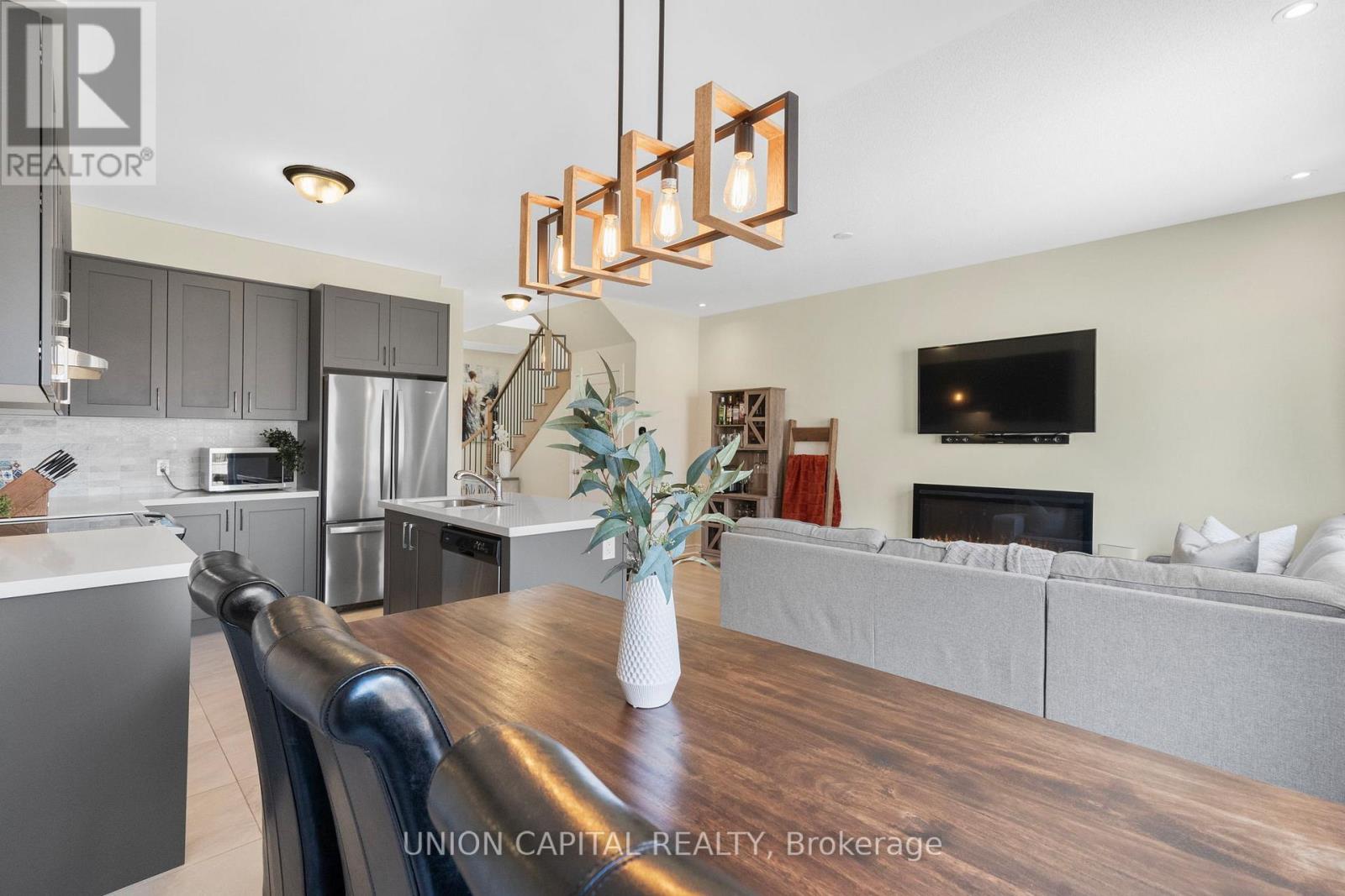 Property at 1150 DRAWSTRING LANE image 5