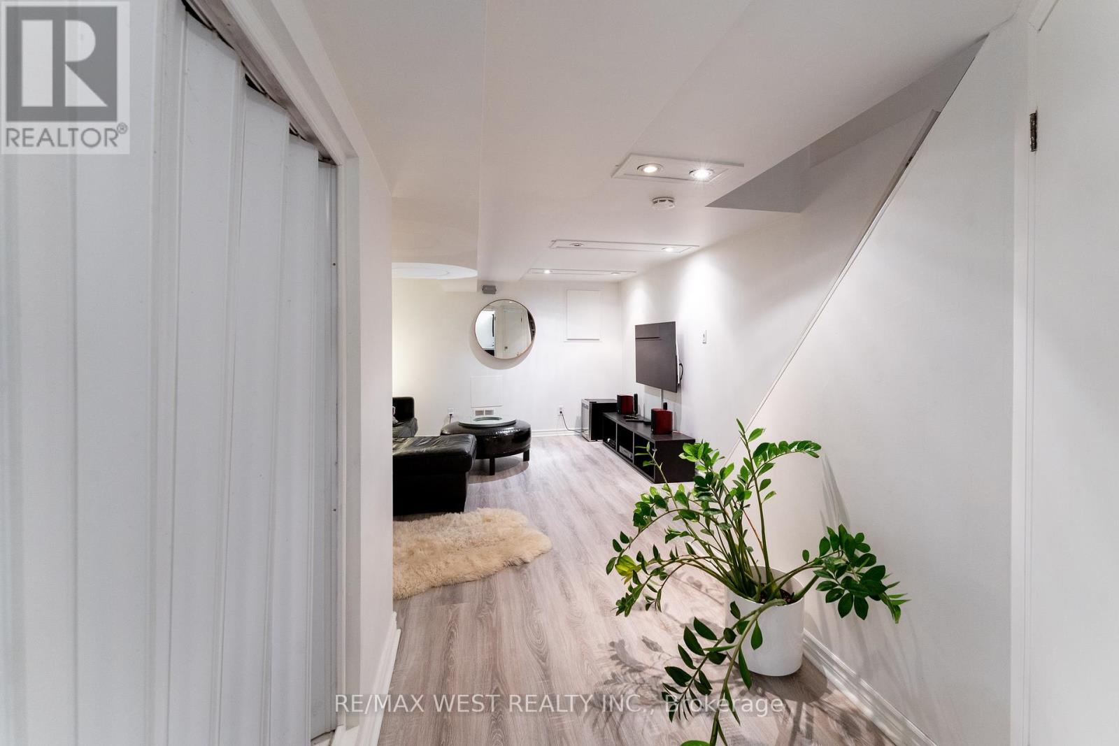 2311 Gerrard Street E, Toronto, Ontario  M4E 2E5 - Photo 24 - E12160013