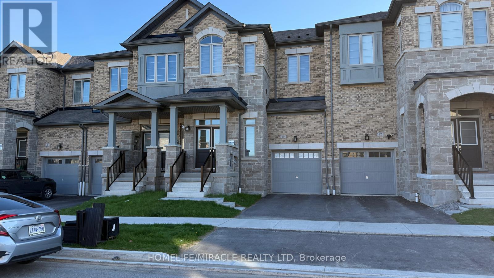 10 VAN WART STREET, Whitby, Ontario