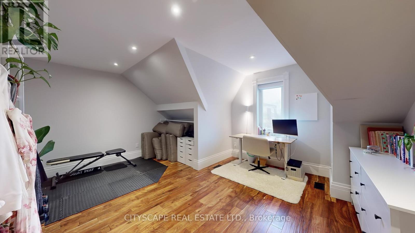 Upper - 936 Dundas Street, Toronto, Ontario  M4M 1R3 - Photo 16 - E12160192