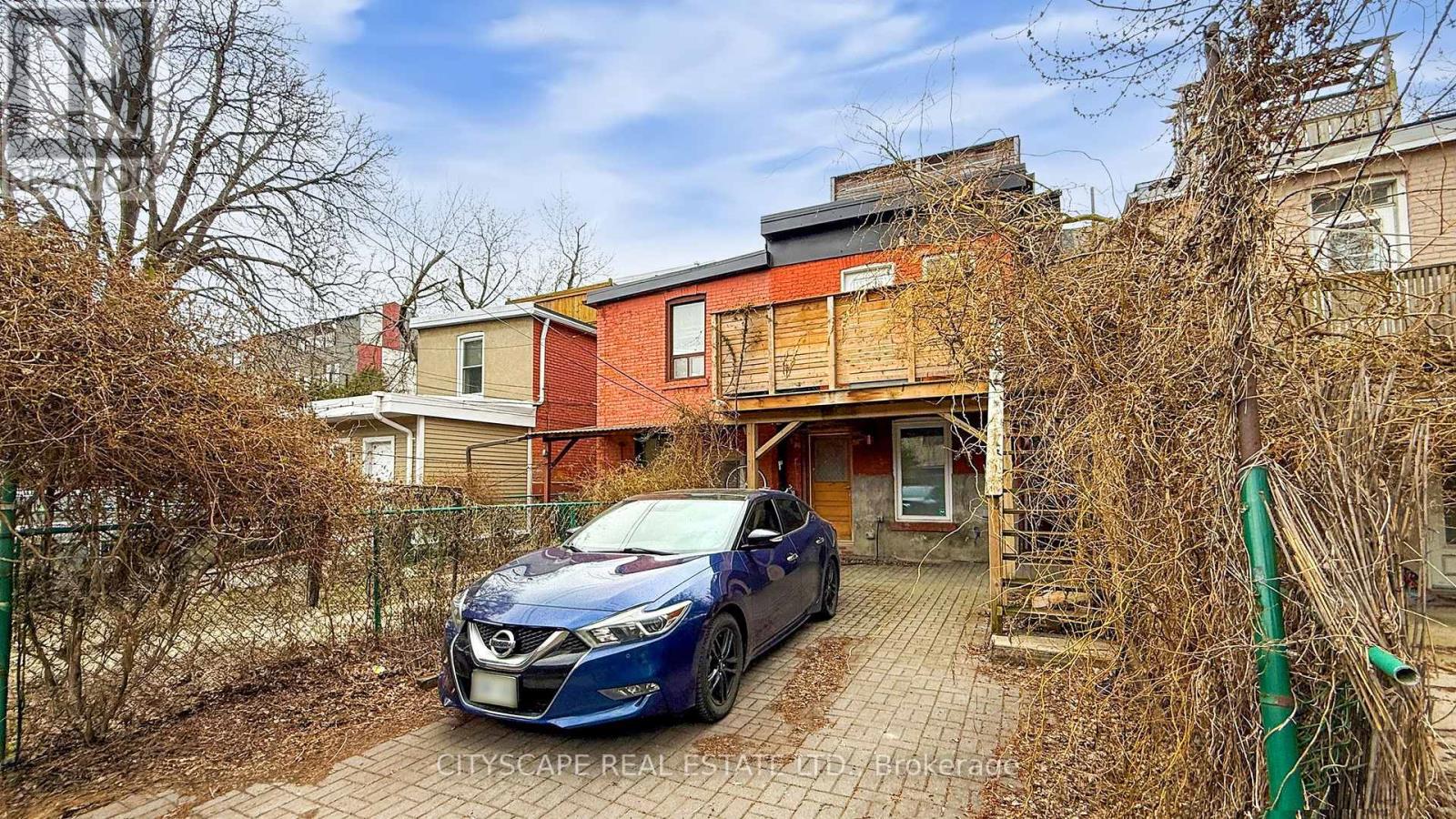 Upper - 936 Dundas Street, Toronto, Ontario  M4M 1R3 - Photo 20 - E12160192