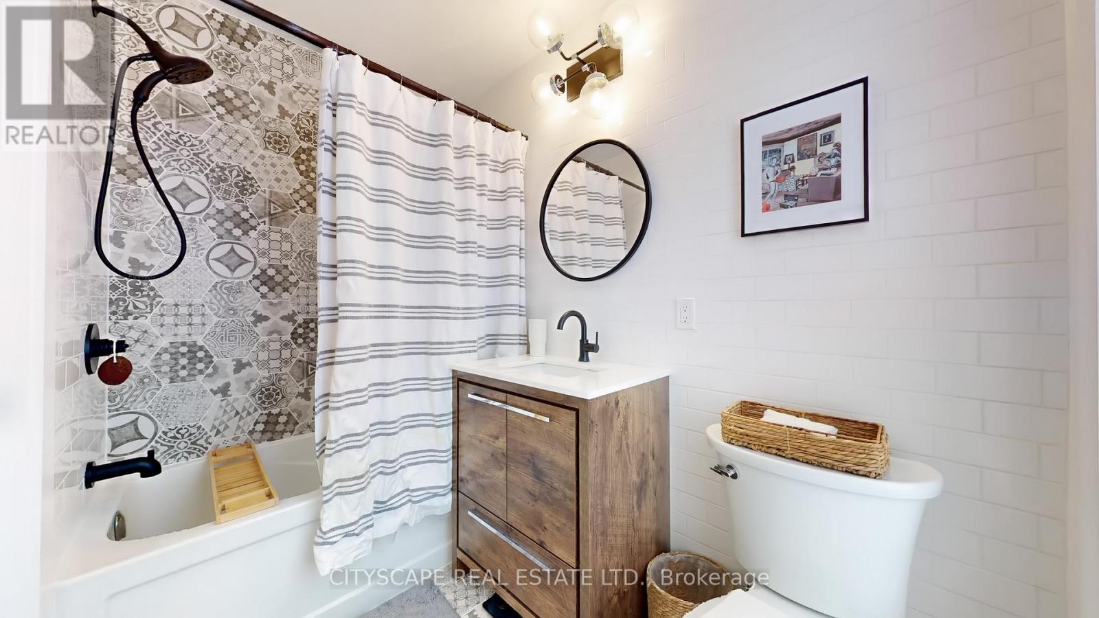 Upper - 936 Dundas Street, Toronto, Ontario  M4M 1R3 - Photo 8 - E12160192