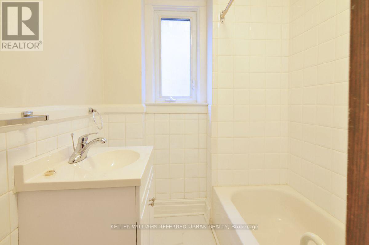 Upper - 4 Columbine Avenue, Toronto, Ontario  M4L 1P3 - Photo 30 - E12160208