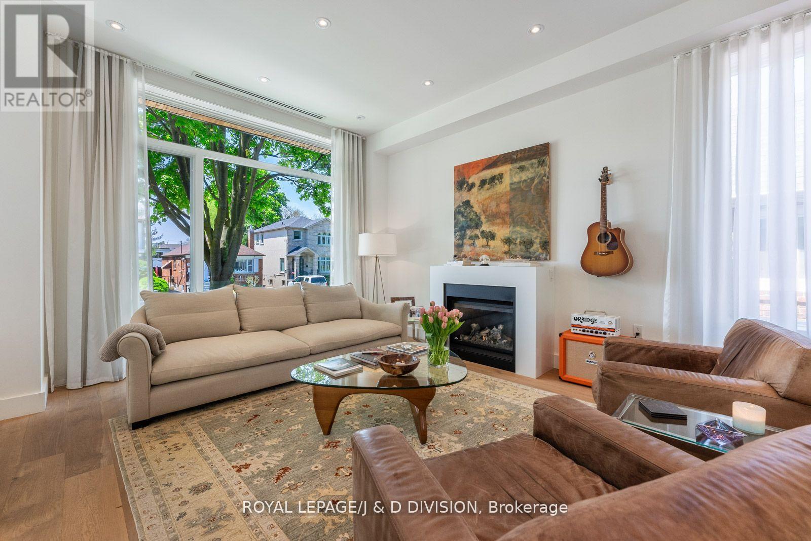 13 Barfield Avenue, Toronto, Ontario  M4J 4N4 - Photo 6 - E12160219