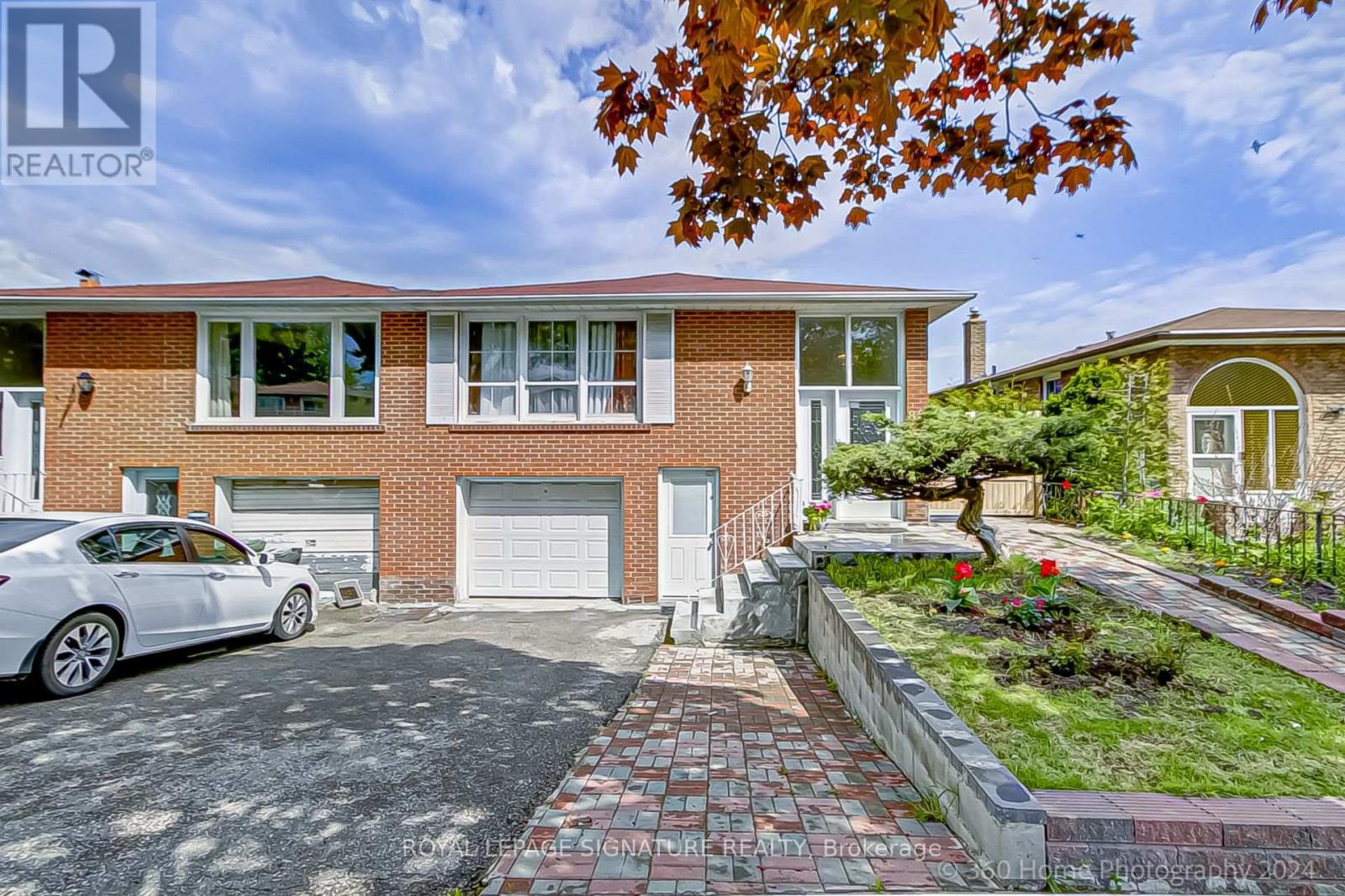 <div class="slider-price">$999,900</div><p>80 Heaslip Terrace, Toronto, Ontario</p>