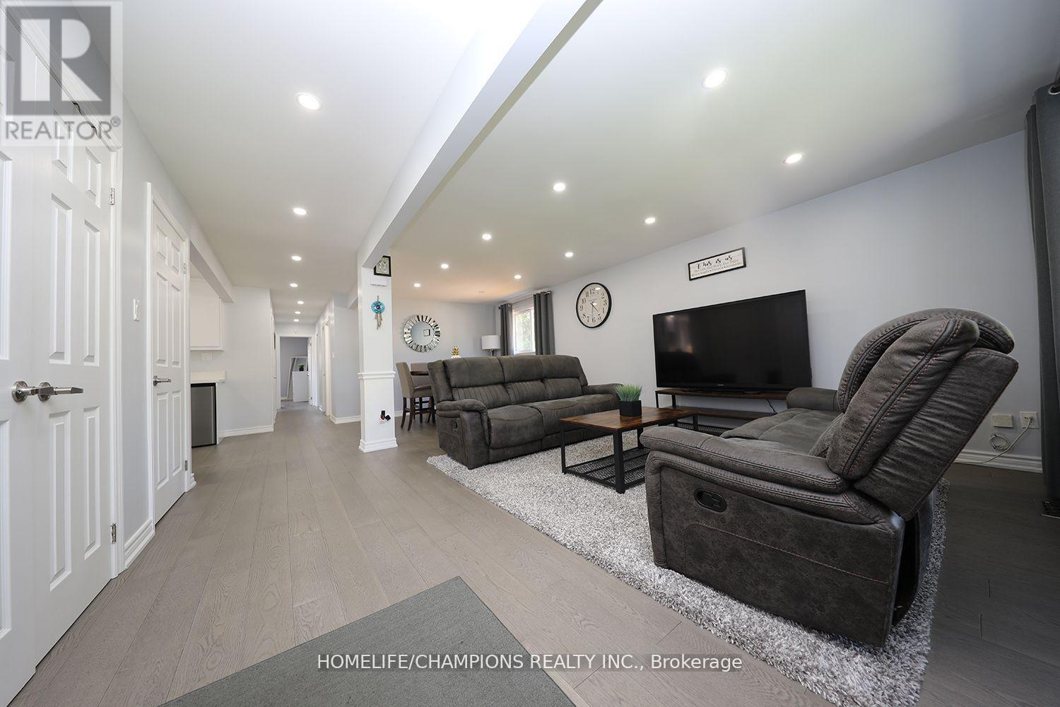 646 Chancery Court, Oshawa, Ontario  L1G 6P8 - Photo 4 - E12160452