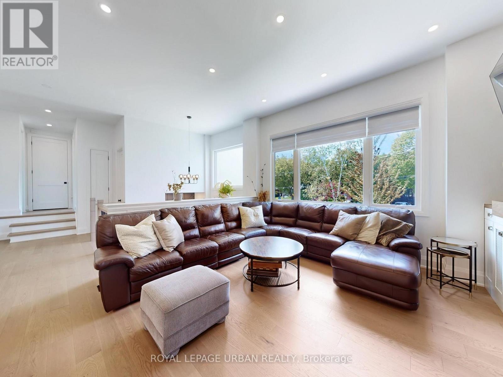 Property at 423 FRIENDSHIP AVENUE image 4