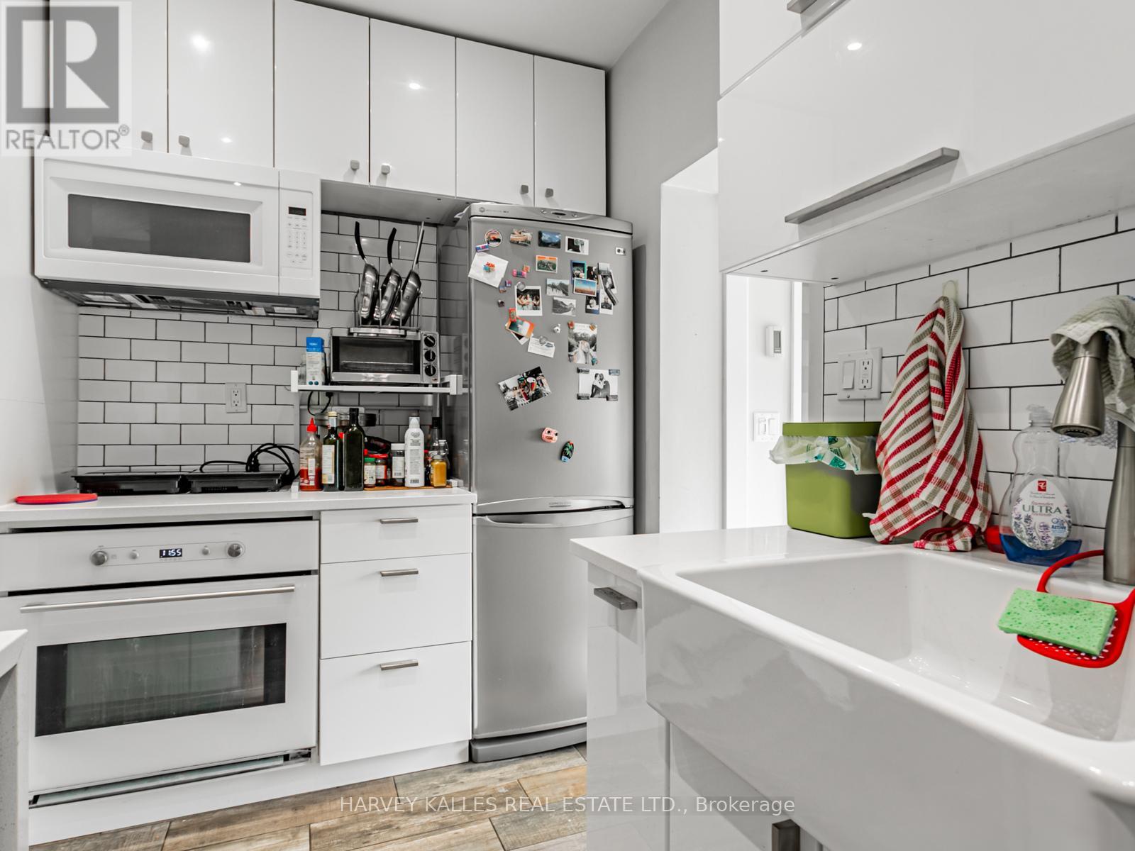 45 Strathmore Boulevard, Toronto, Ontario  M4C 1N5 - Photo 8 - E12160680