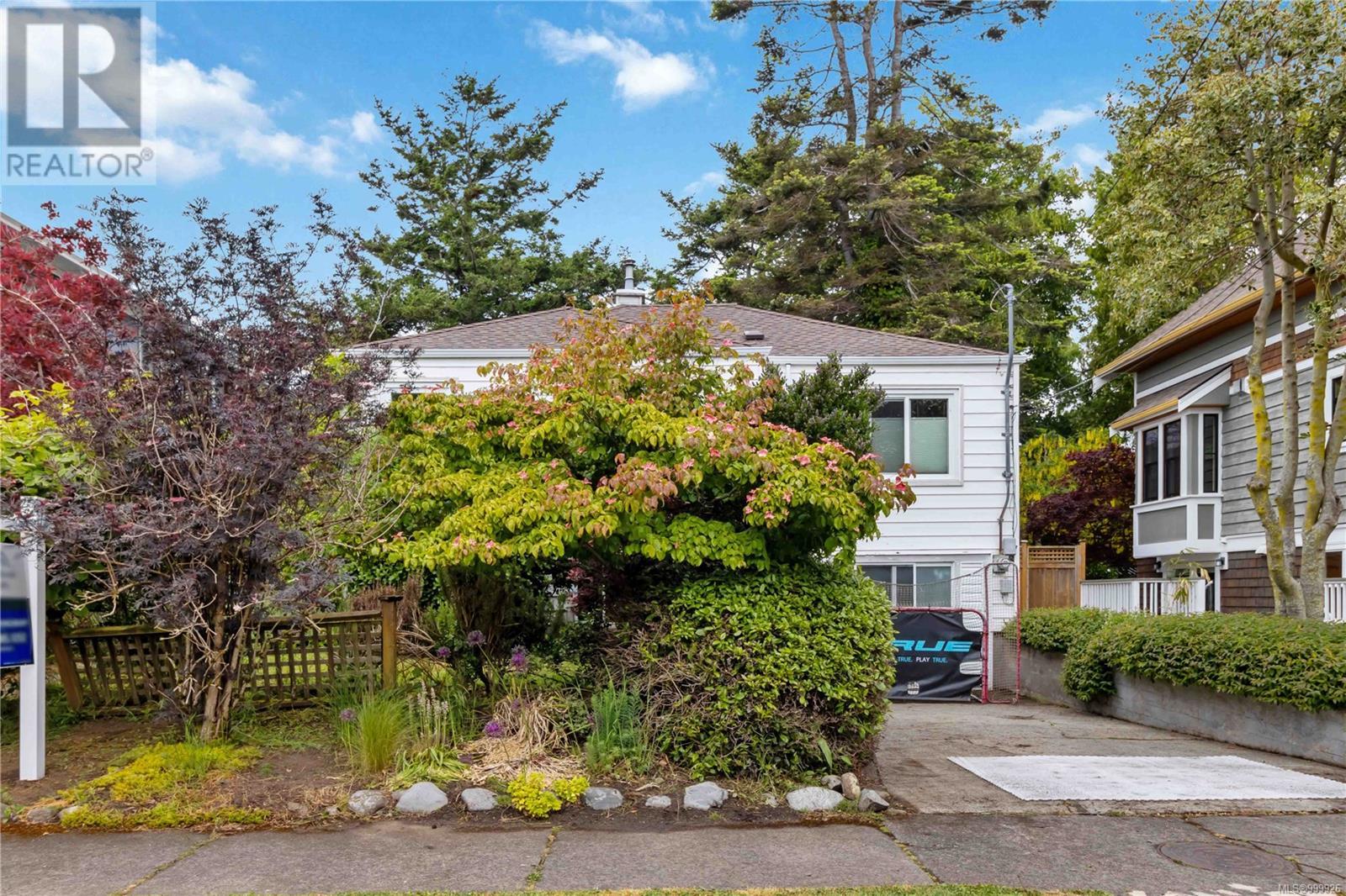Property at 140 Olive St image 3