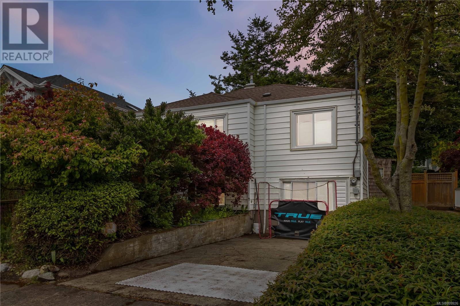 Property at 140 Olive St image 4
