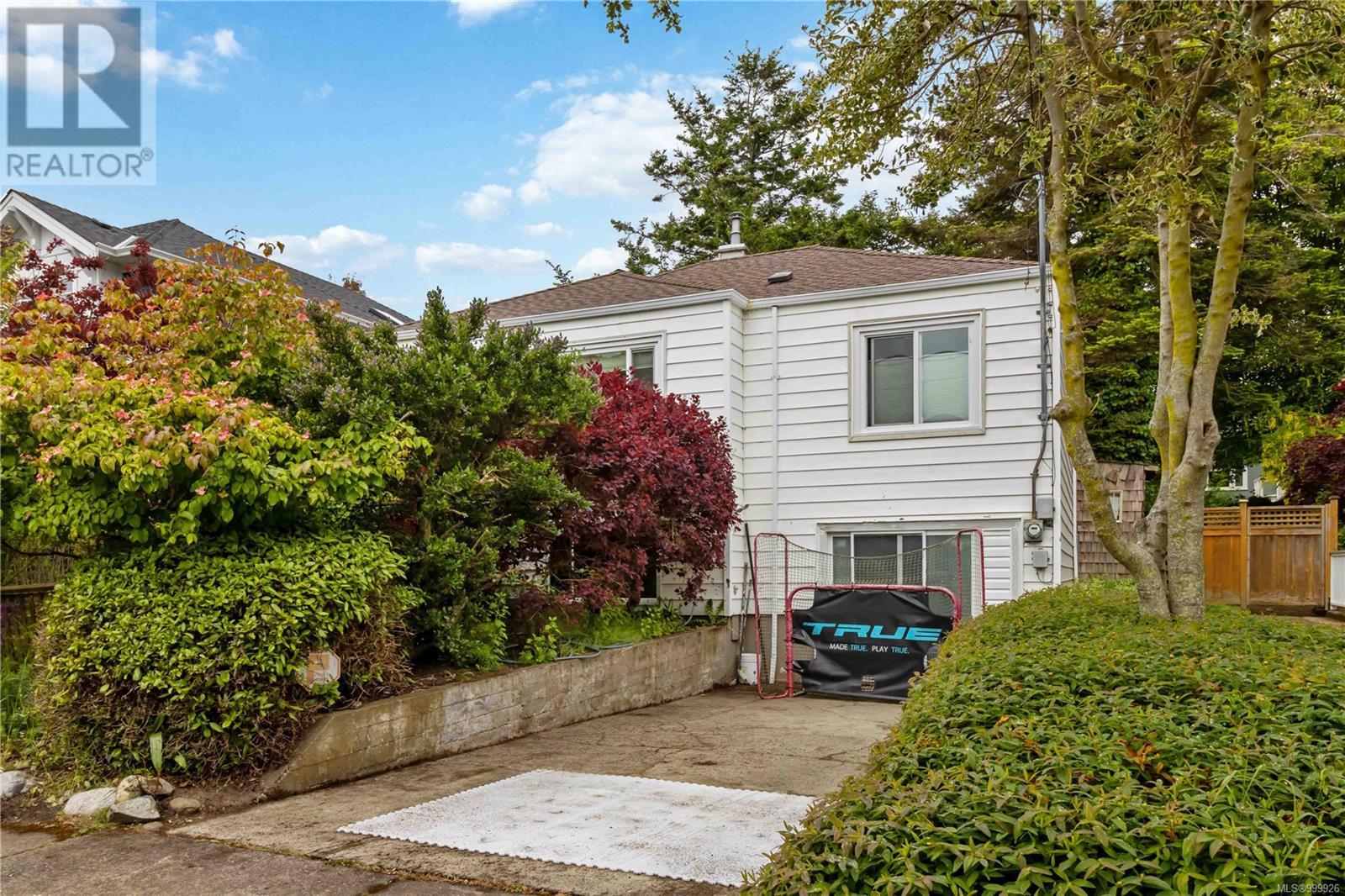 Property at 140 Olive St image 5
