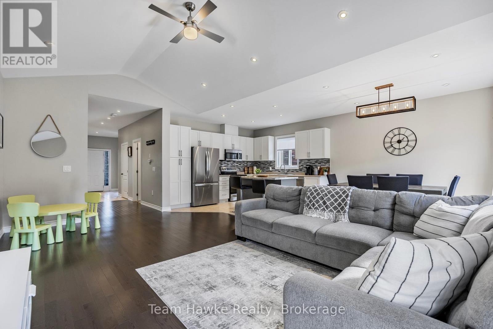 96 Bellisle Road, Penetanguishene, Ontario  L9M 0V6 - Photo 8 - S12159988