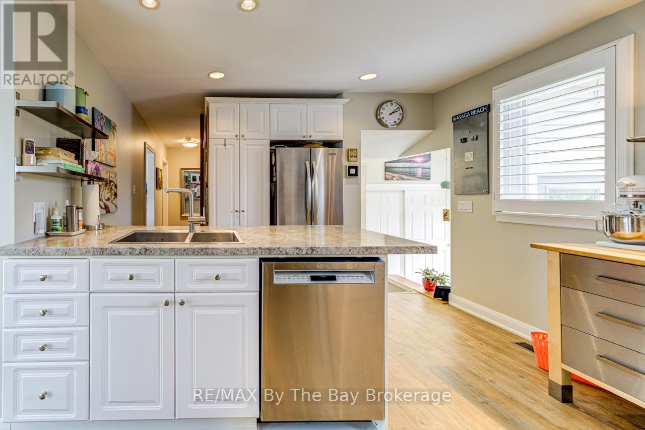 599 Mosley Street, Wasaga Beach, Ontario  L9Z 2J2 - Photo 12 - S12160695