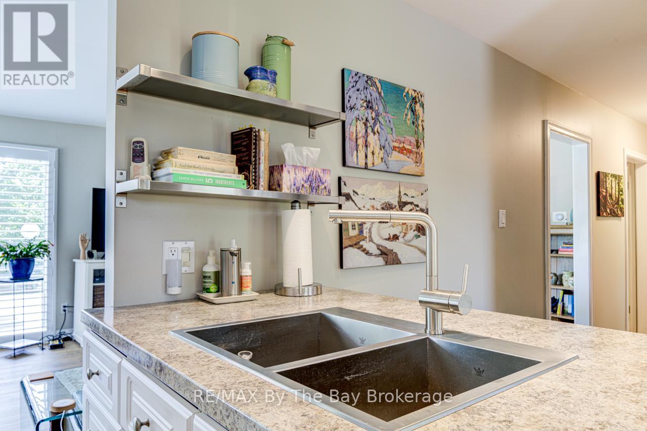 599 Mosley Street, Wasaga Beach, Ontario  L9Z 2J2 - Photo 14 - S12160695
