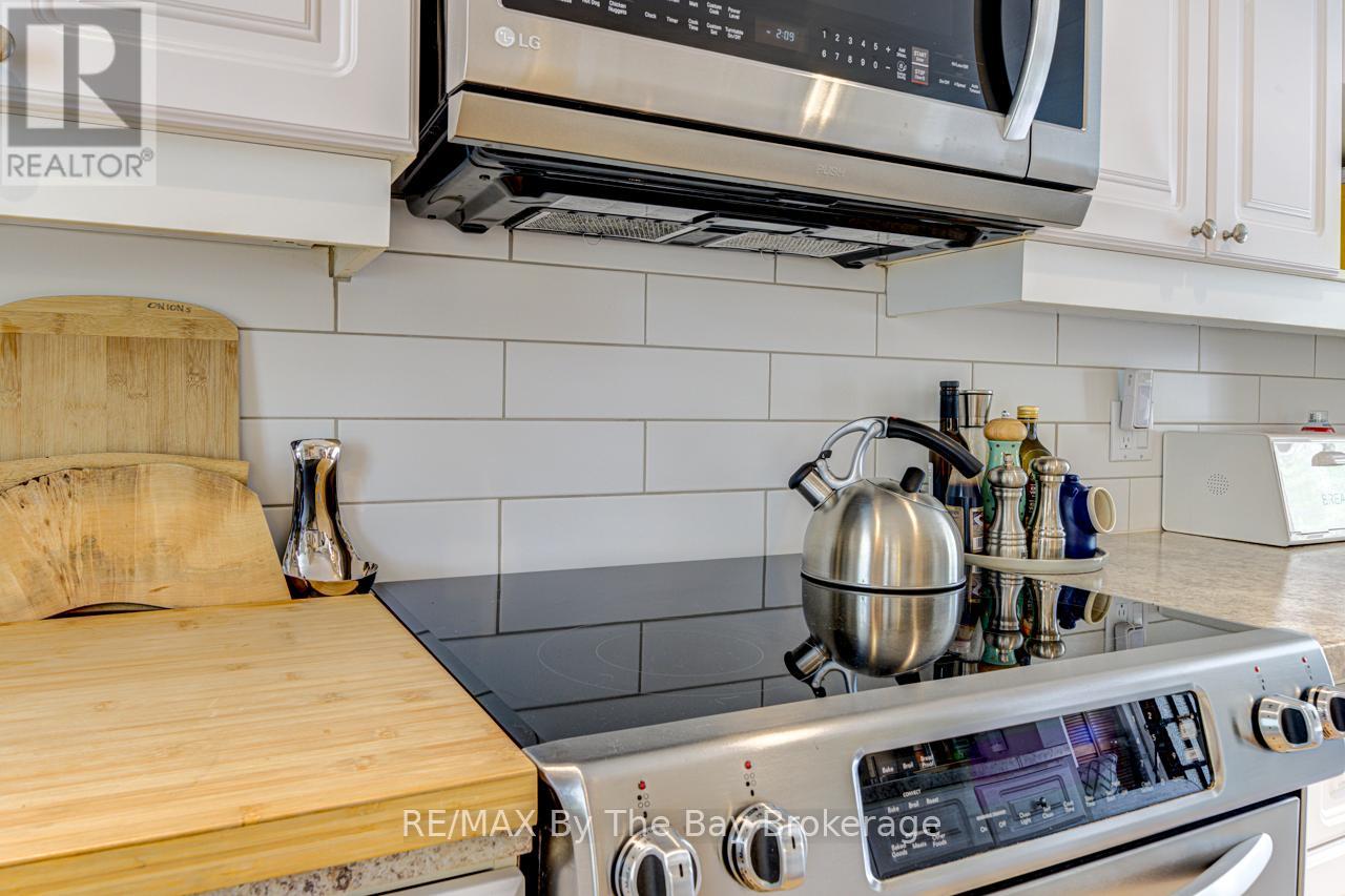 599 Mosley Street, Wasaga Beach, Ontario  L9Z 2J2 - Photo 15 - S12160695