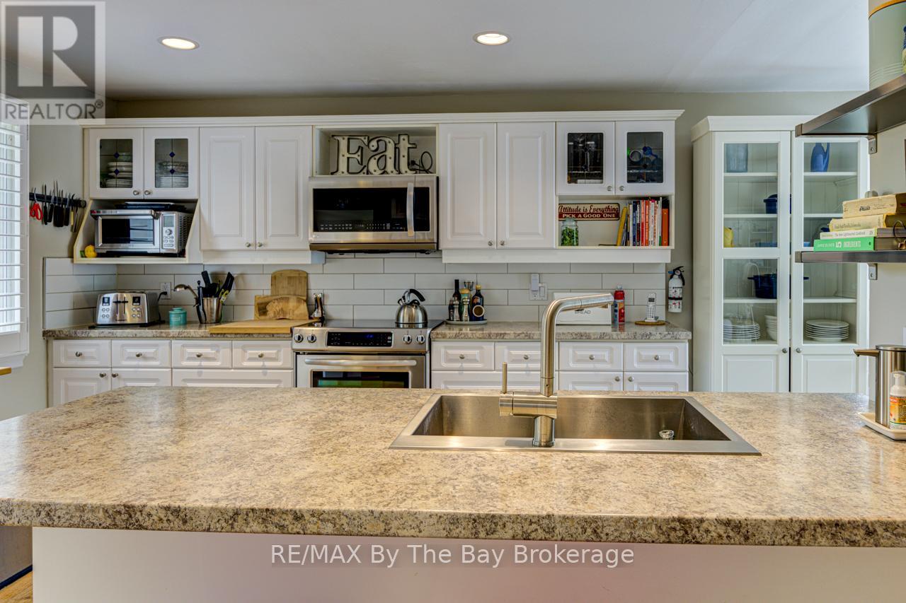 599 Mosley Street, Wasaga Beach, Ontario  L9Z 2J2 - Photo 16 - S12160695