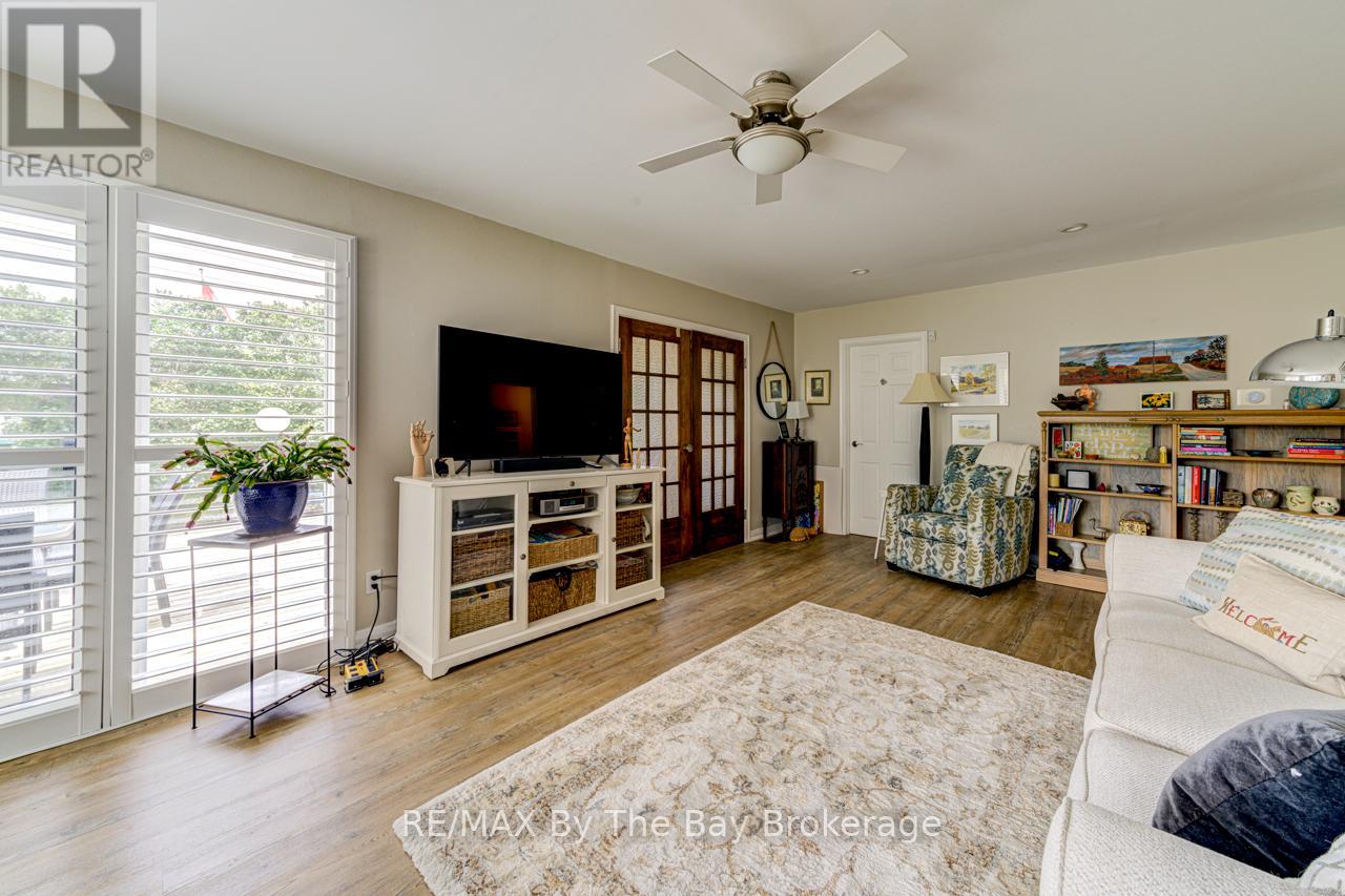 599 Mosley Street, Wasaga Beach, Ontario  L9Z 2J2 - Photo 19 - S12160695