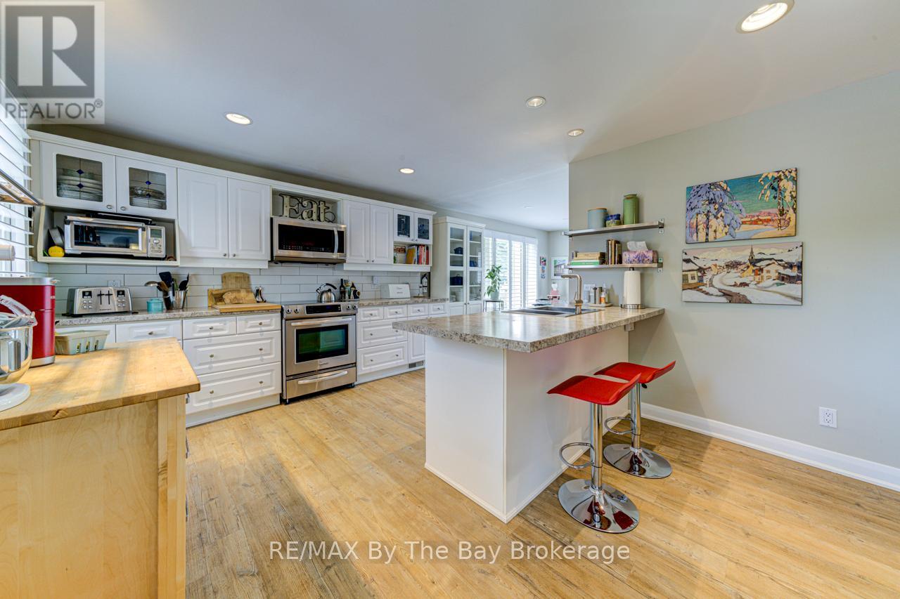 599 Mosley Street, Wasaga Beach, Ontario  L9Z 2J2 - Photo 9 - S12160695