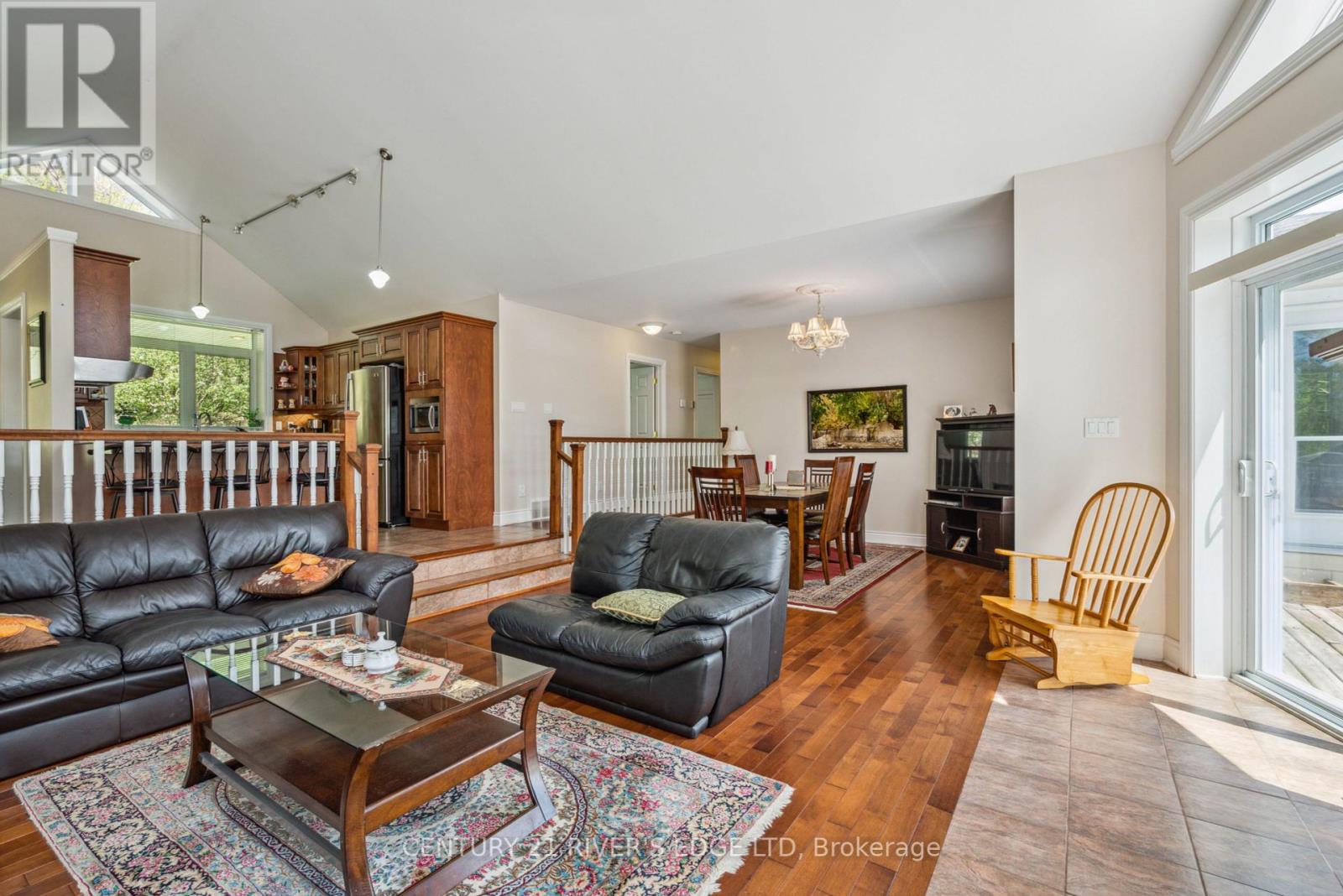 139 Old River Road, Leeds And The Thousand Islands, Ontario  K0E 1R0 - Photo 11 - X12160300