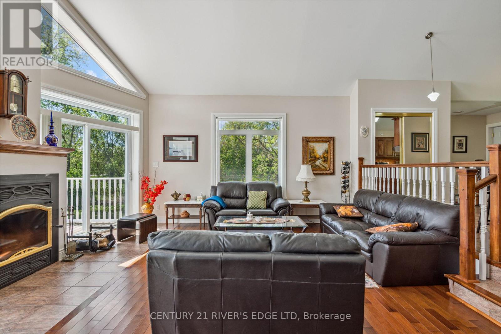 139 Old River Road, Leeds And The Thousand Islands, Ontario  K0E 1R0 - Photo 13 - X12160300