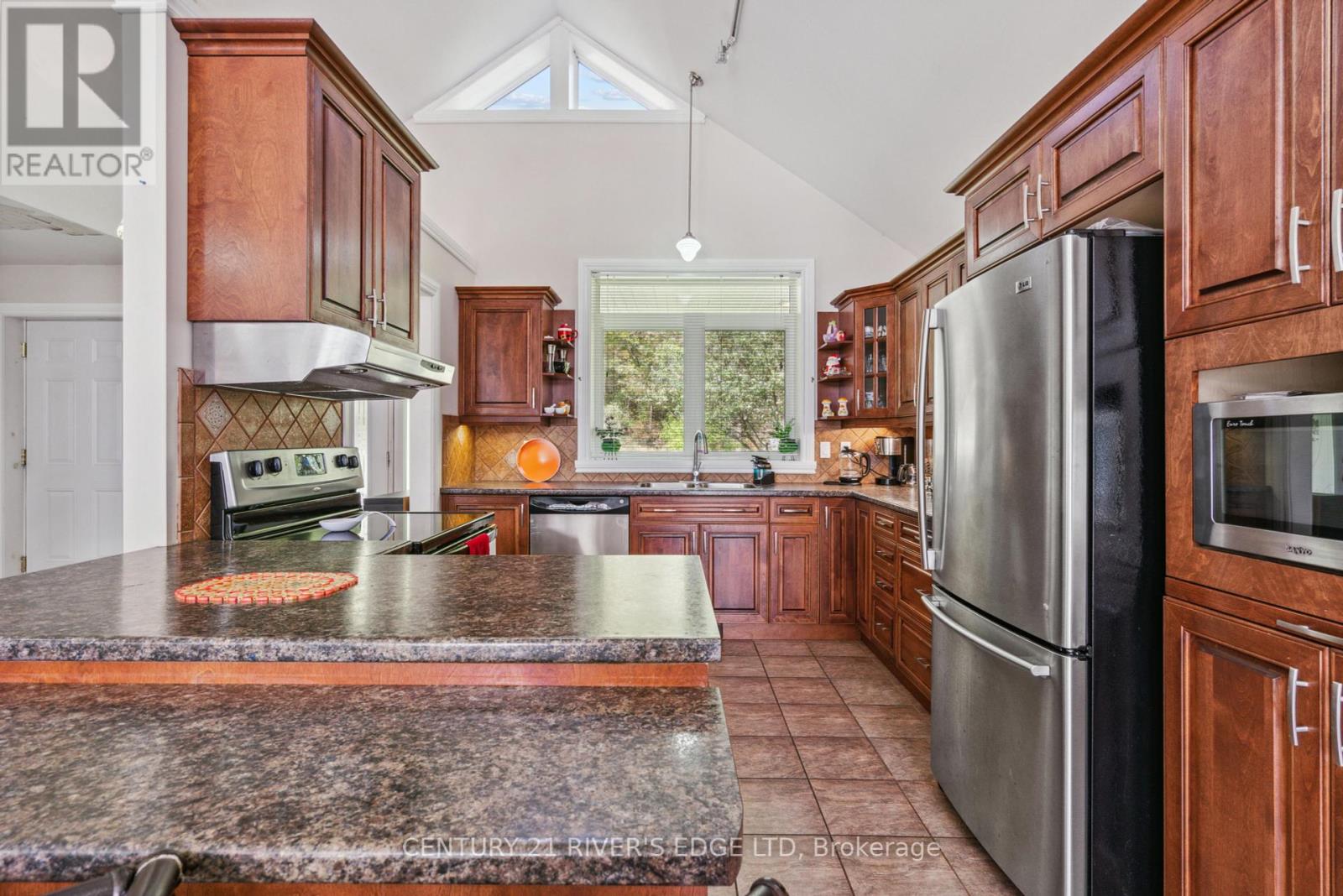 139 Old River Road, Leeds And The Thousand Islands, Ontario  K0E 1R0 - Photo 7 - X12160300