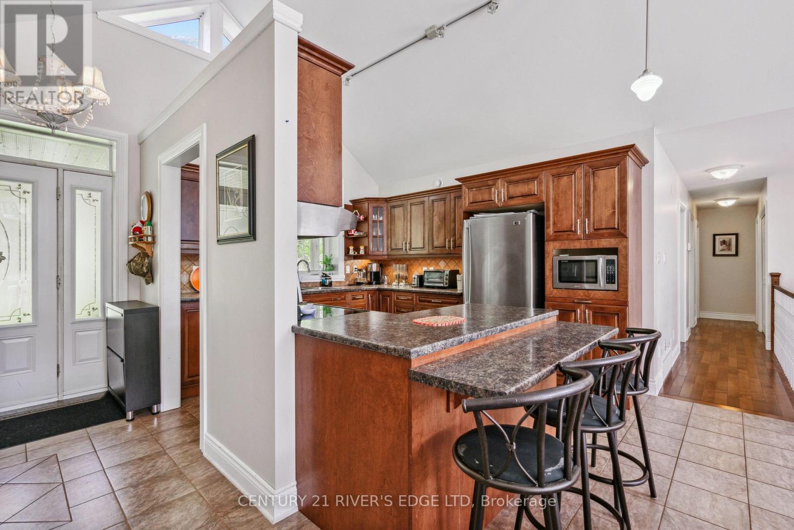 139 Old River Road, Leeds And The Thousand Islands, Ontario  K0E 1R0 - Photo 8 - X12160300