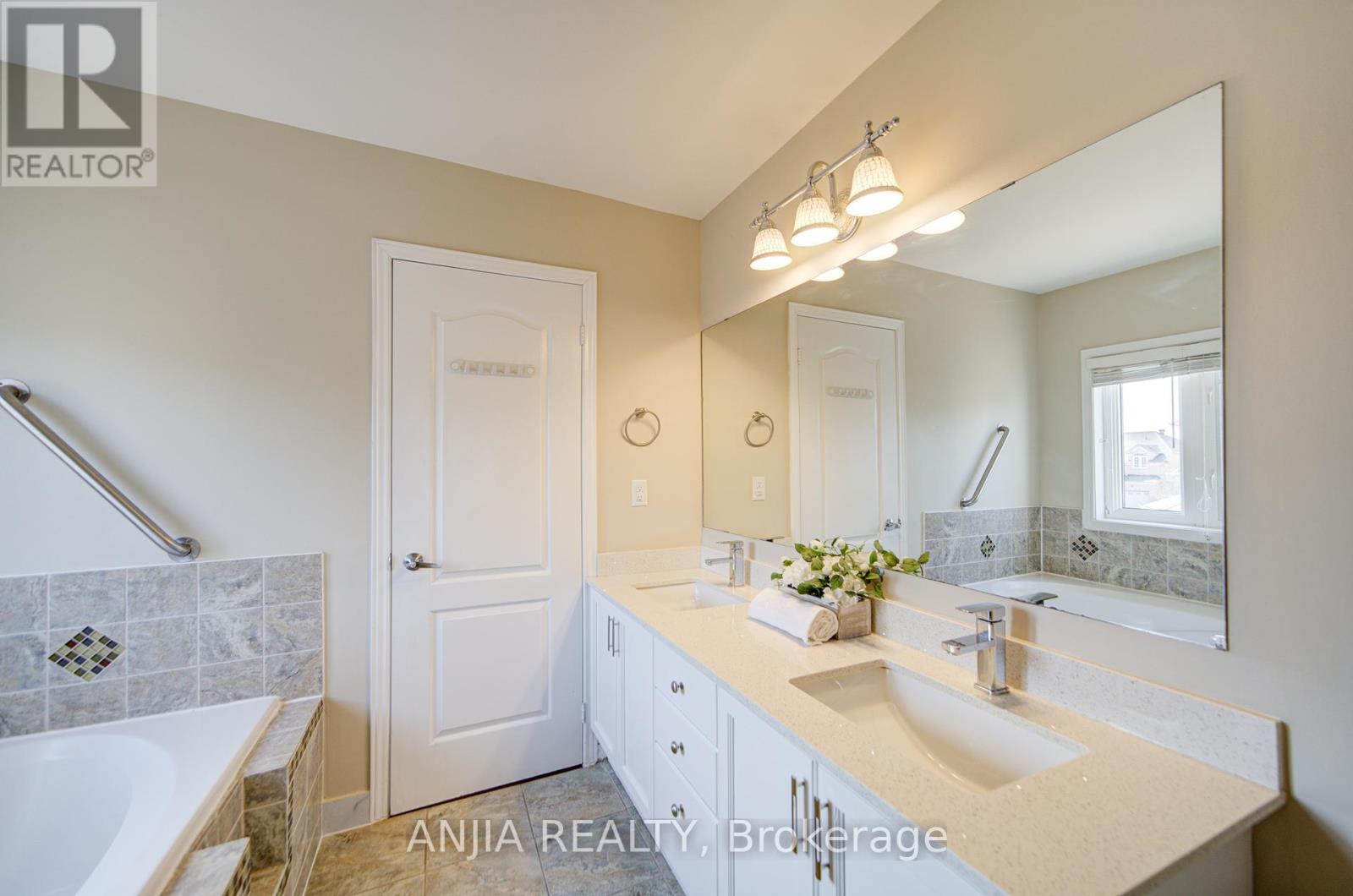 1 Outlook Terrace Drive, Markham, Ontario  L6E 1K1 - Photo 34 - N12159891