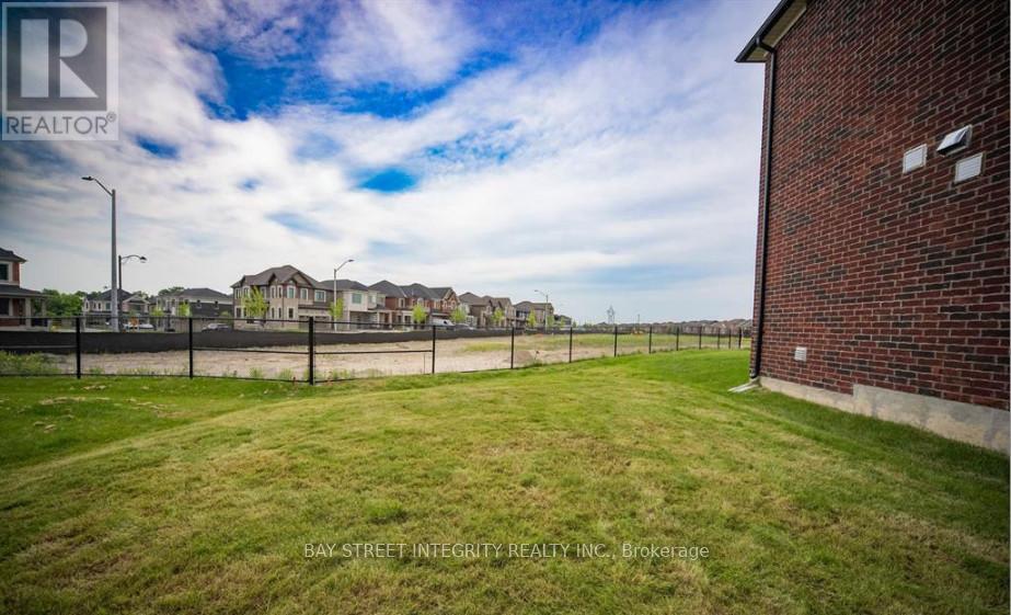 Property at 5 ERIN RIDGE COURT image 4