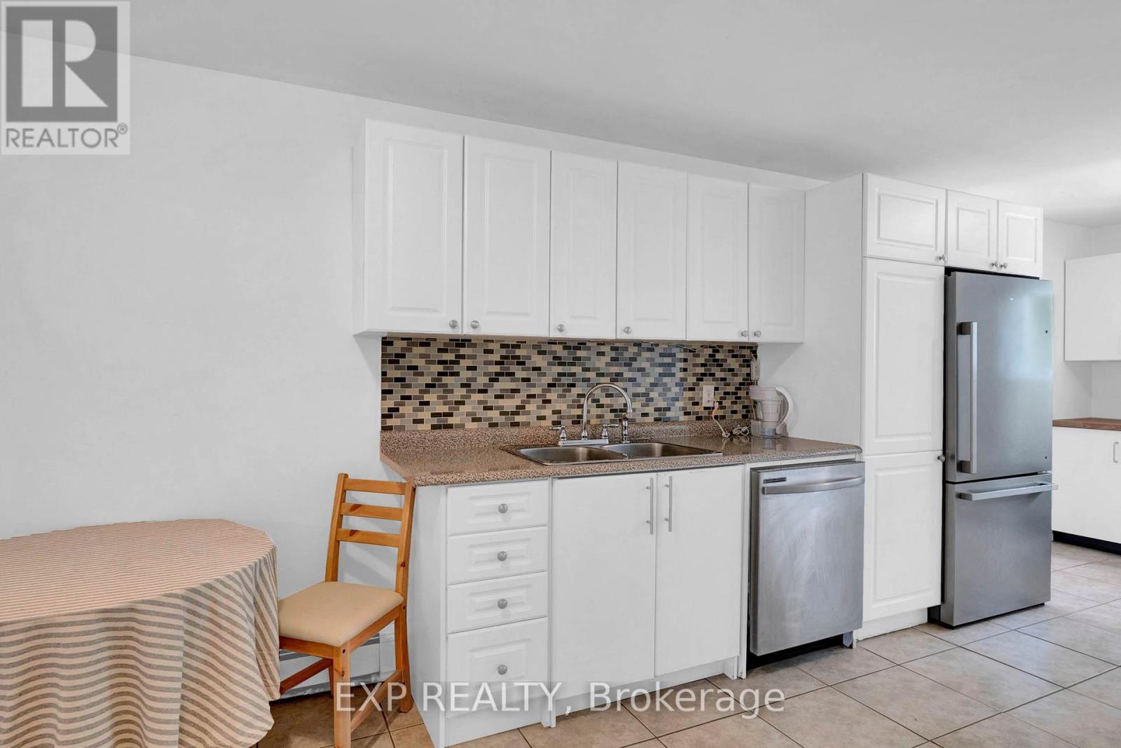 394 The Queensway Street S, Georgina, Ontario  L4P 2C5 - Photo 11 - N12160148