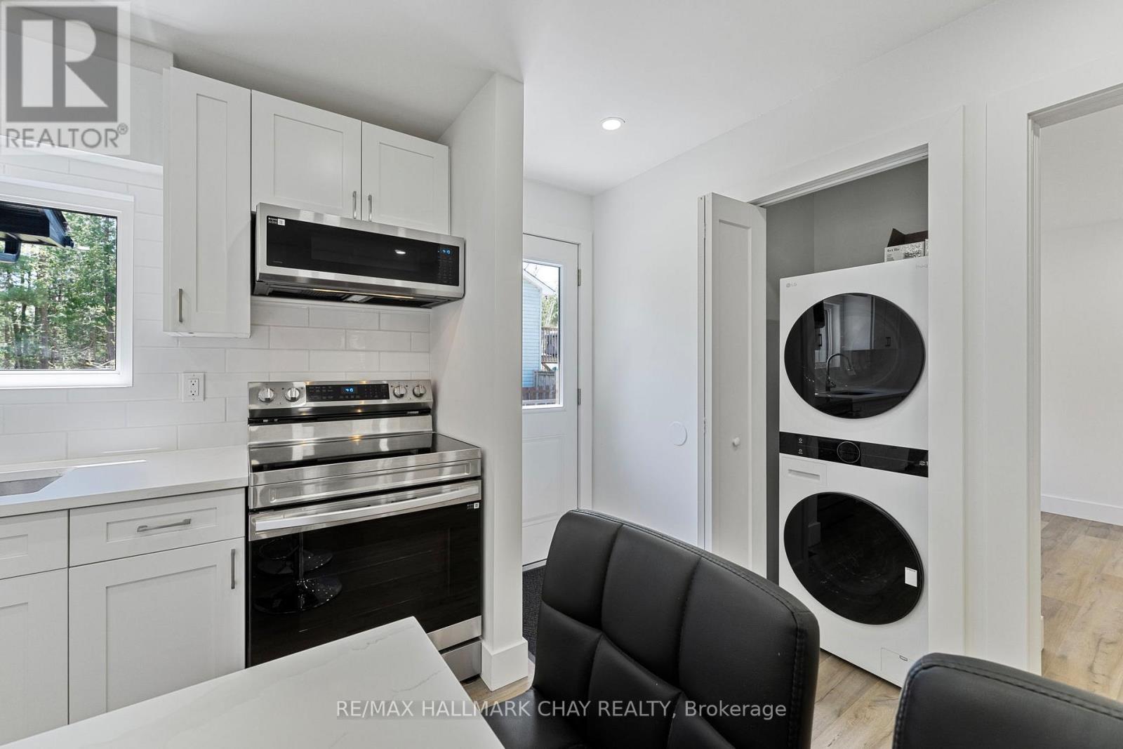 3246 Beach Avenue, Innisfil, Ontario  L9S 2K6 - Photo 9 - N12160295