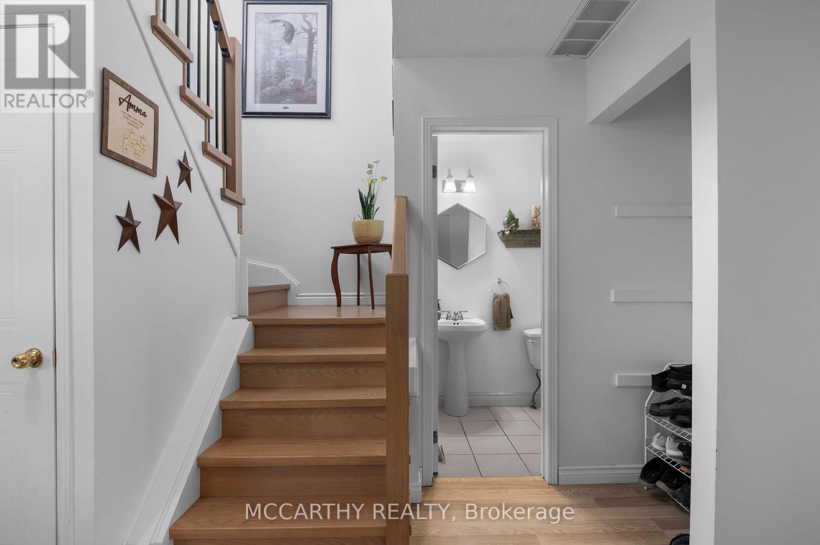 34 Corrie Crescent, Essa, Ontario  L3W 0J9 - Photo 4 - N12160392