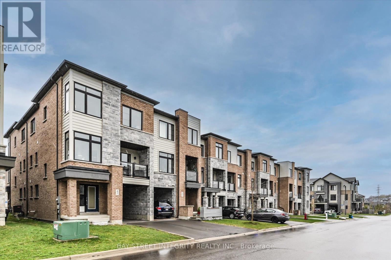 47 VANTAGE LOOP, Newmarket, Ontario